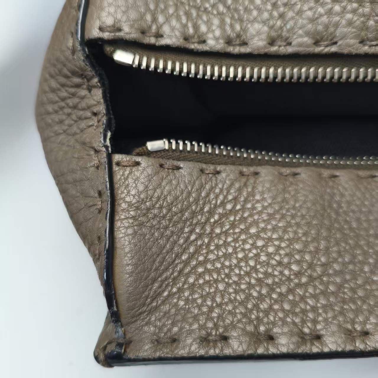 【*Shipped from: China*】FENDI Leather Shoulder Bag — view 13