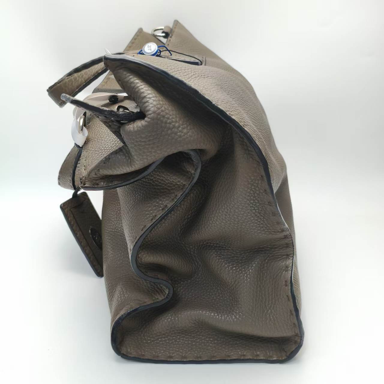 【*Shipped from: China*】FENDI Leather Shoulder Bag — view 4