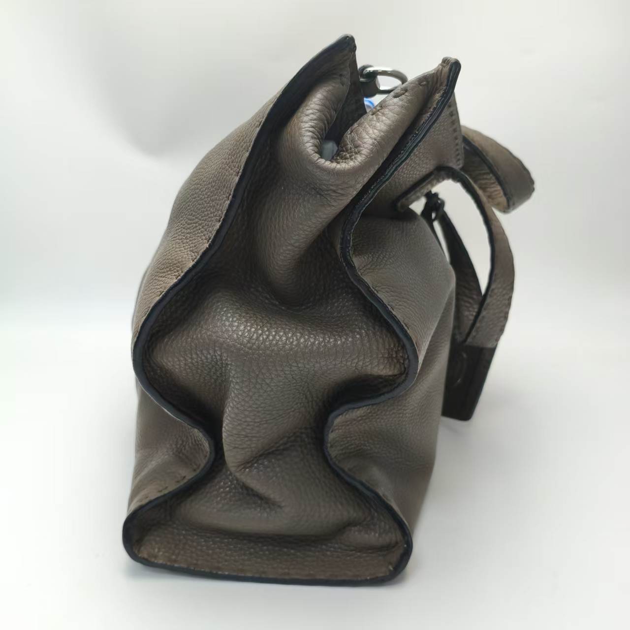 【*Shipped from: China*】FENDI Leather Shoulder Bag — view 5