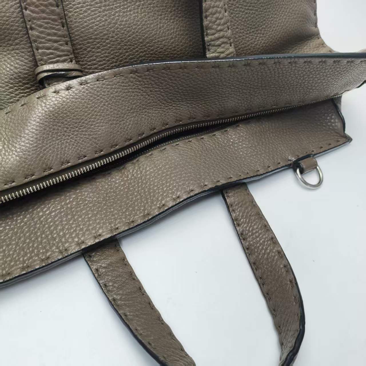 【*Shipped from: China*】FENDI Leather Shoulder Bag — view 10