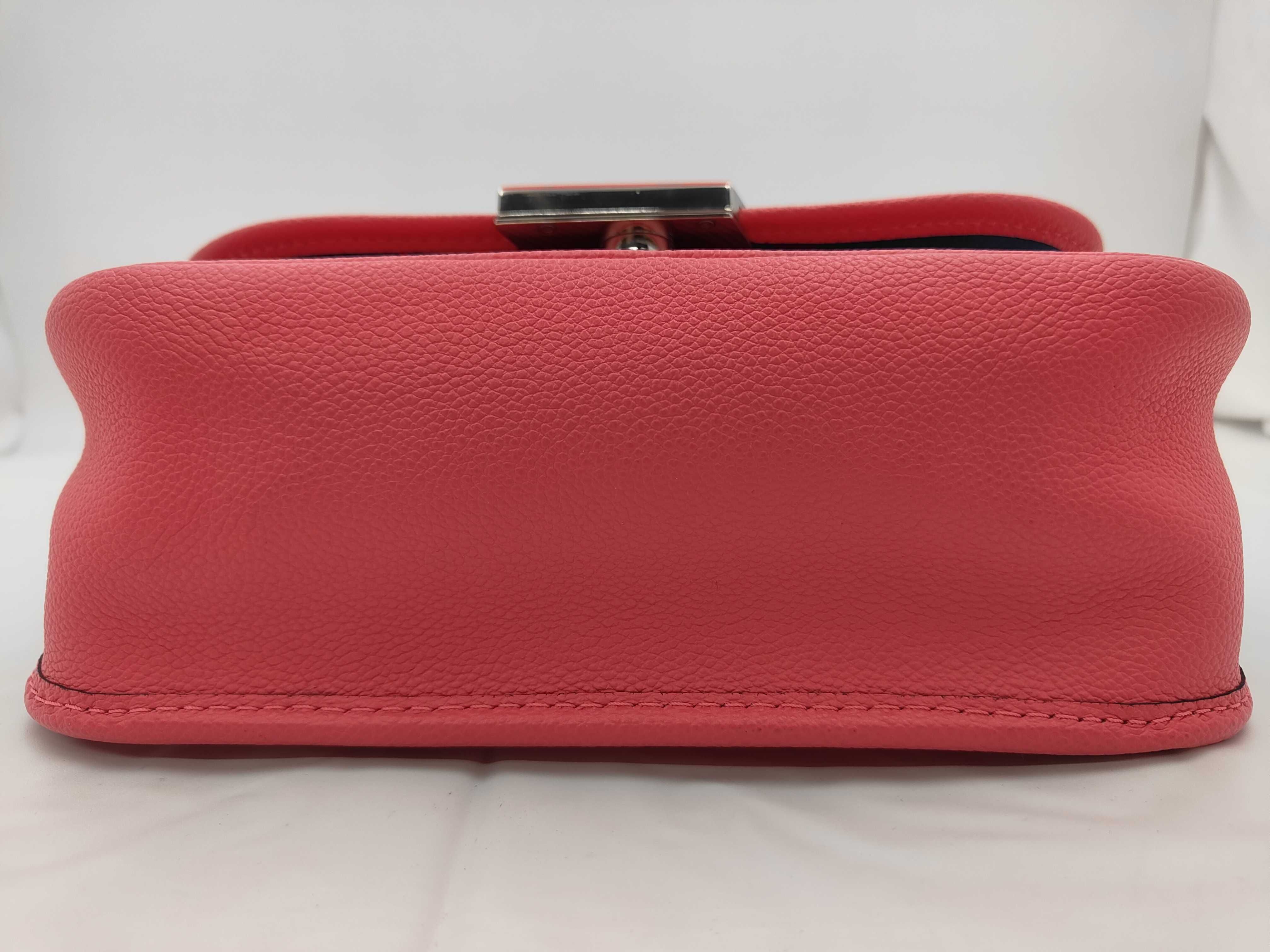 Epi Bussy Pink Shoulder Bag — view 4