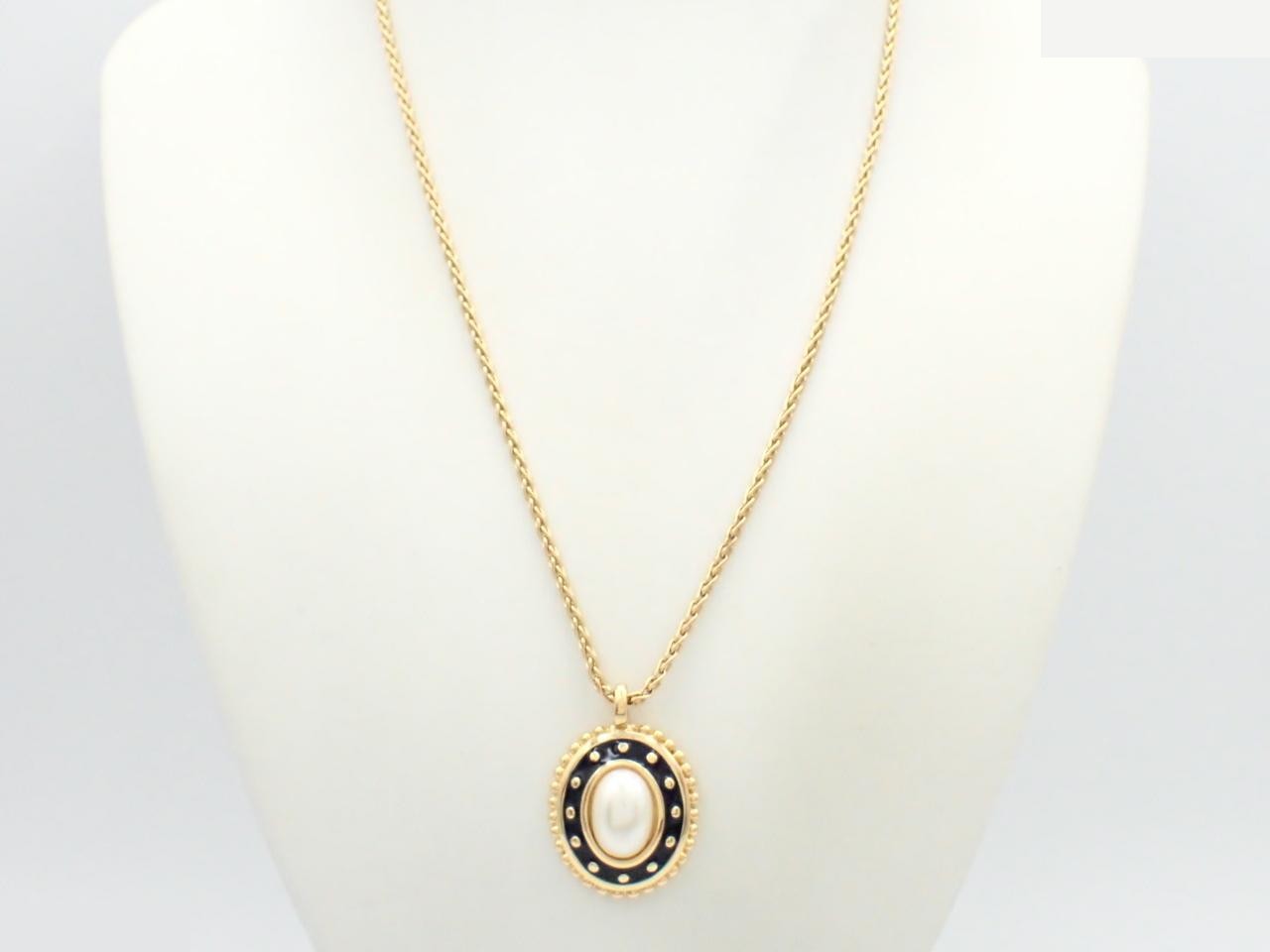 Faux pearl necklace, chain approximately 48cm — view 3