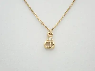 Necklace: Neck circumference approximately 47 cm