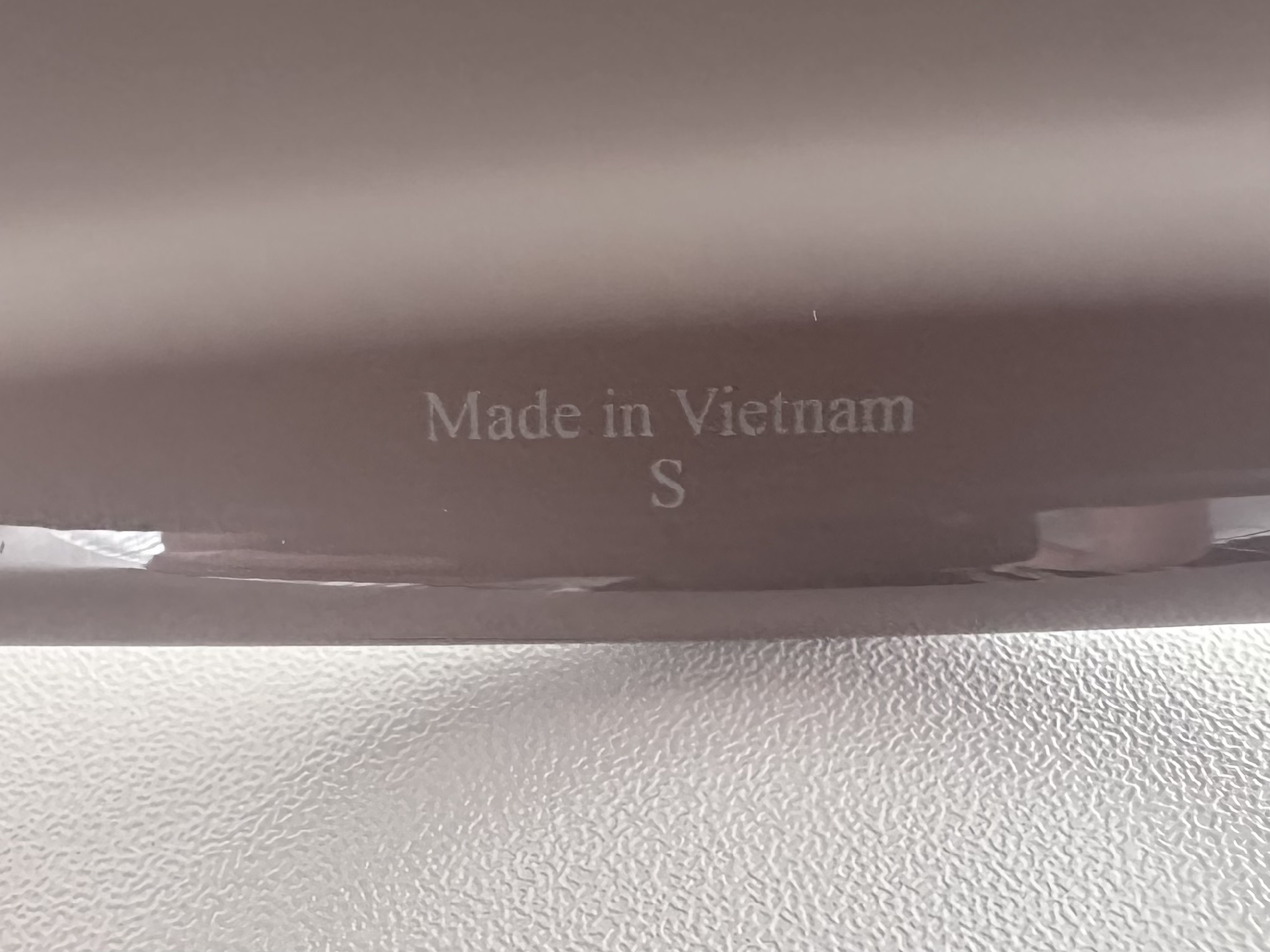 lacquered bangle with H-shaped engraving, lacquered bracelet/bangle — view 4