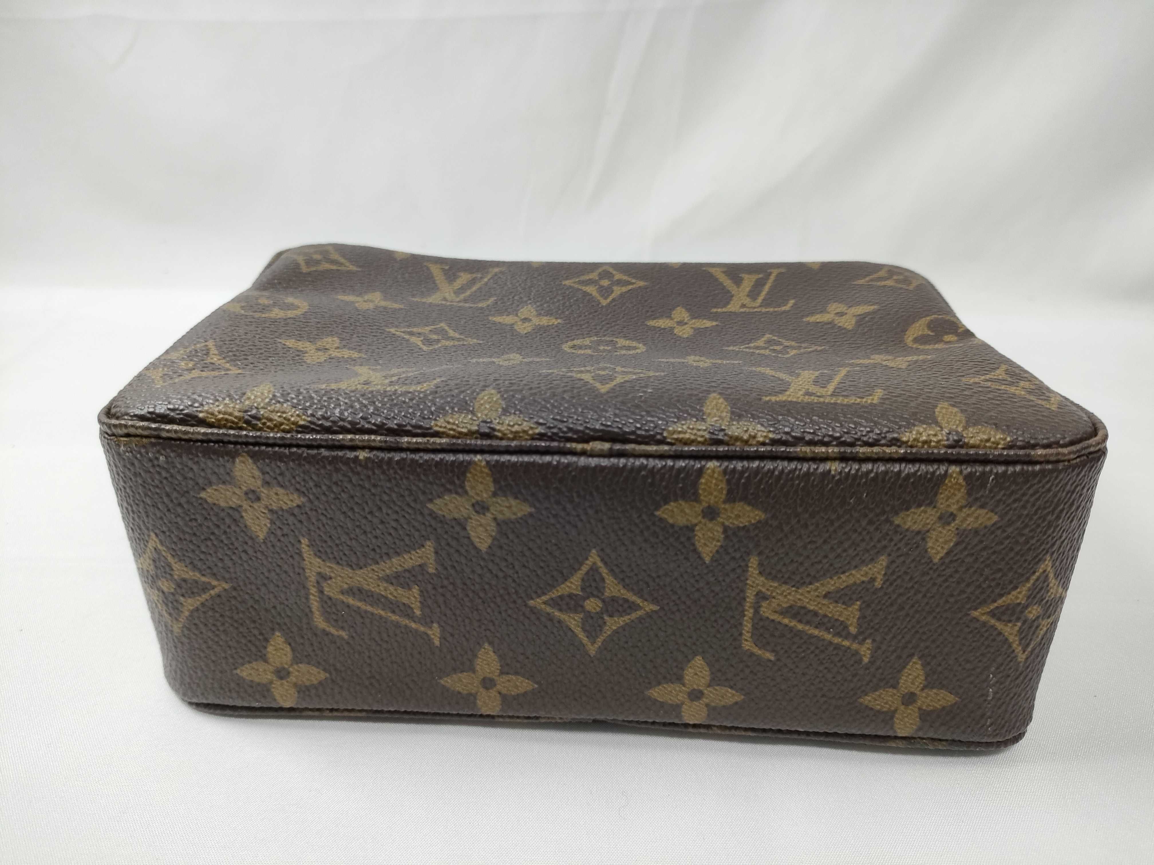 Monogram Louis Vuitton Monogram Trousses Toilette 18 Pouch — view 5