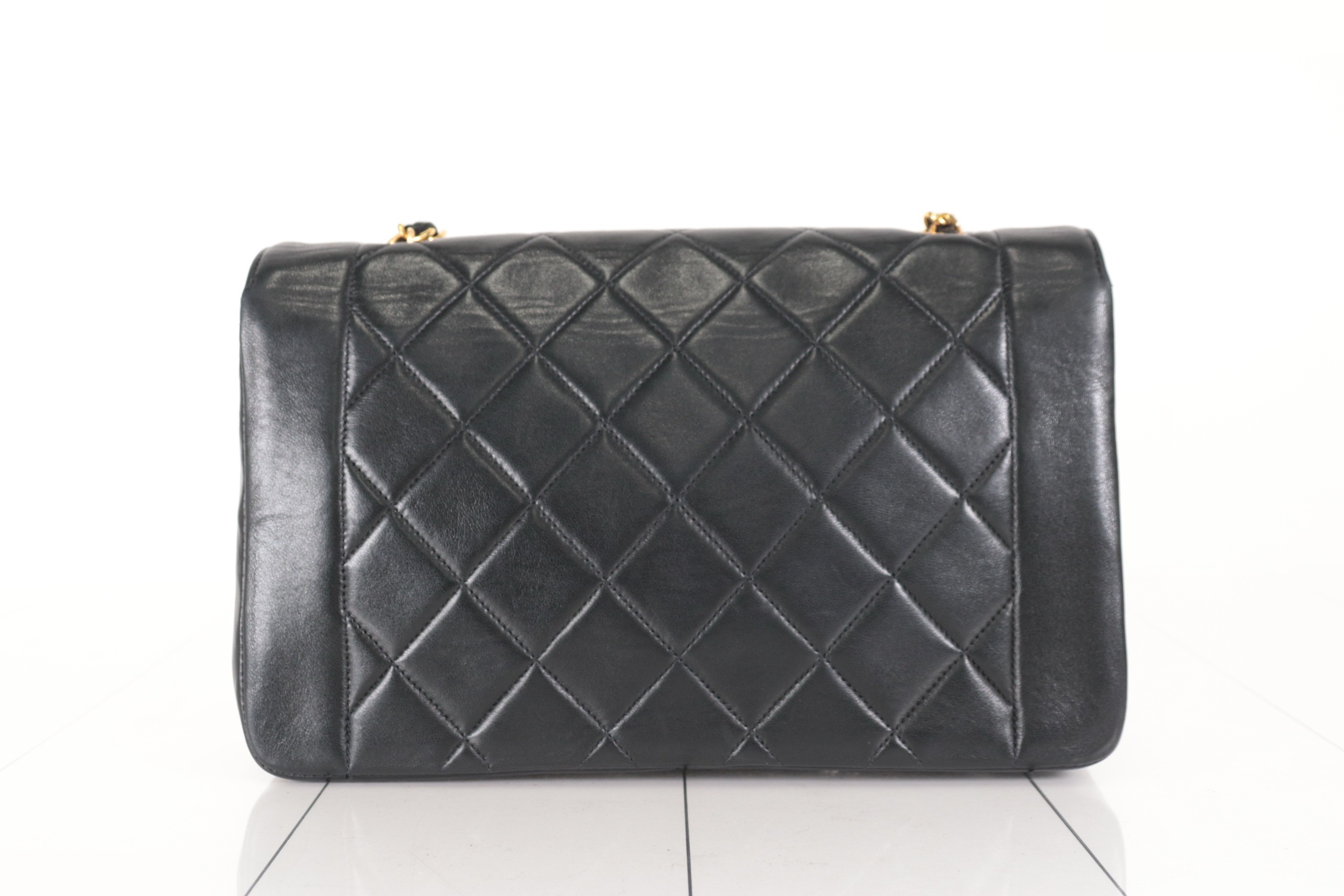 Diana 25 Lamb Chain Shoulder Bag, Unit No. 2 — view 2