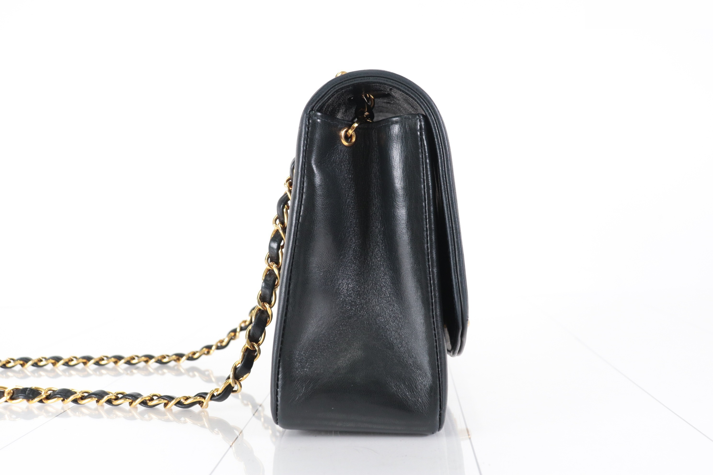Diana 25 Lamb Chain Shoulder Bag, Unit No. 2 — view 3