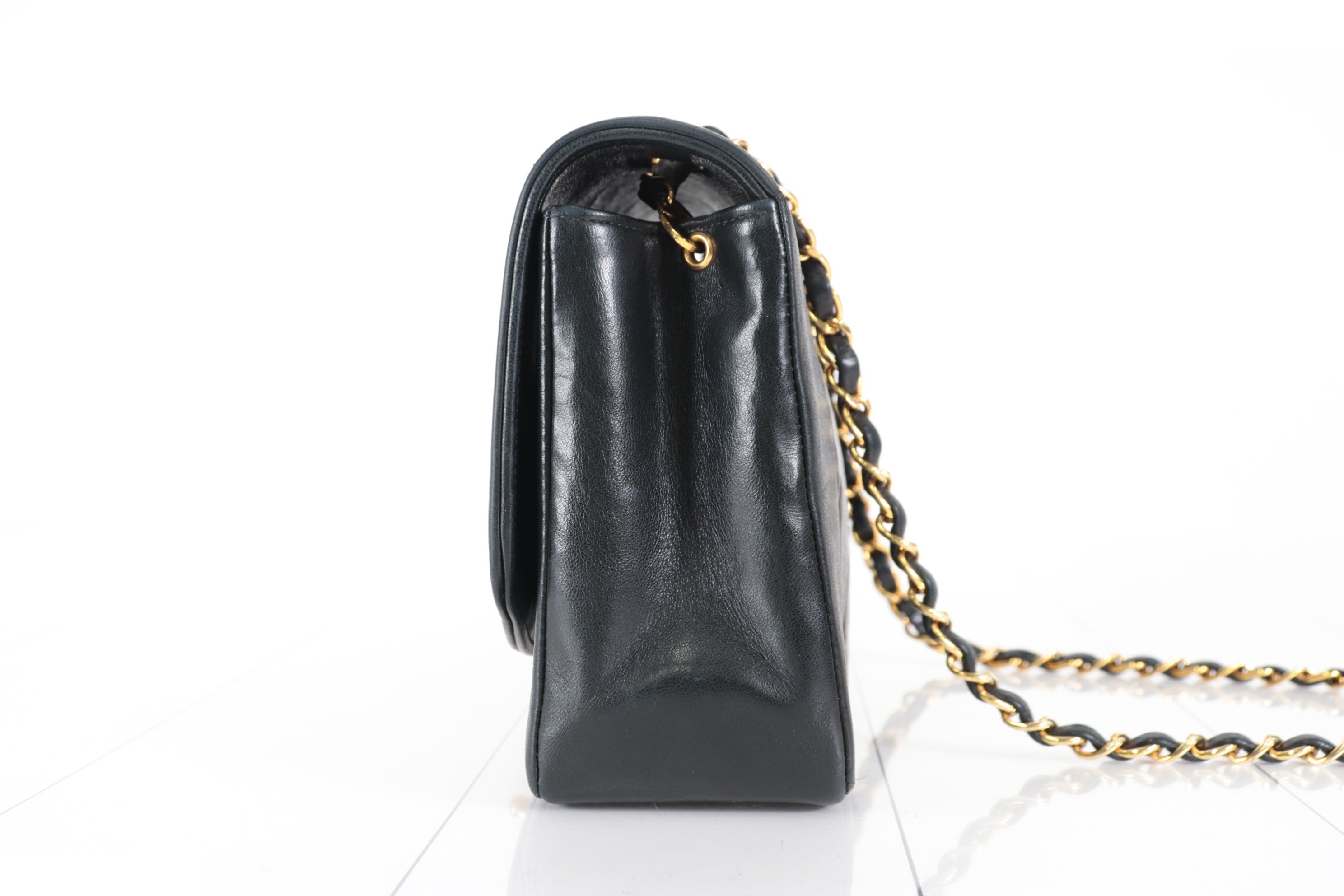 Diana 25 Lamb Chain Shoulder Bag, Unit No. 2 — view 4