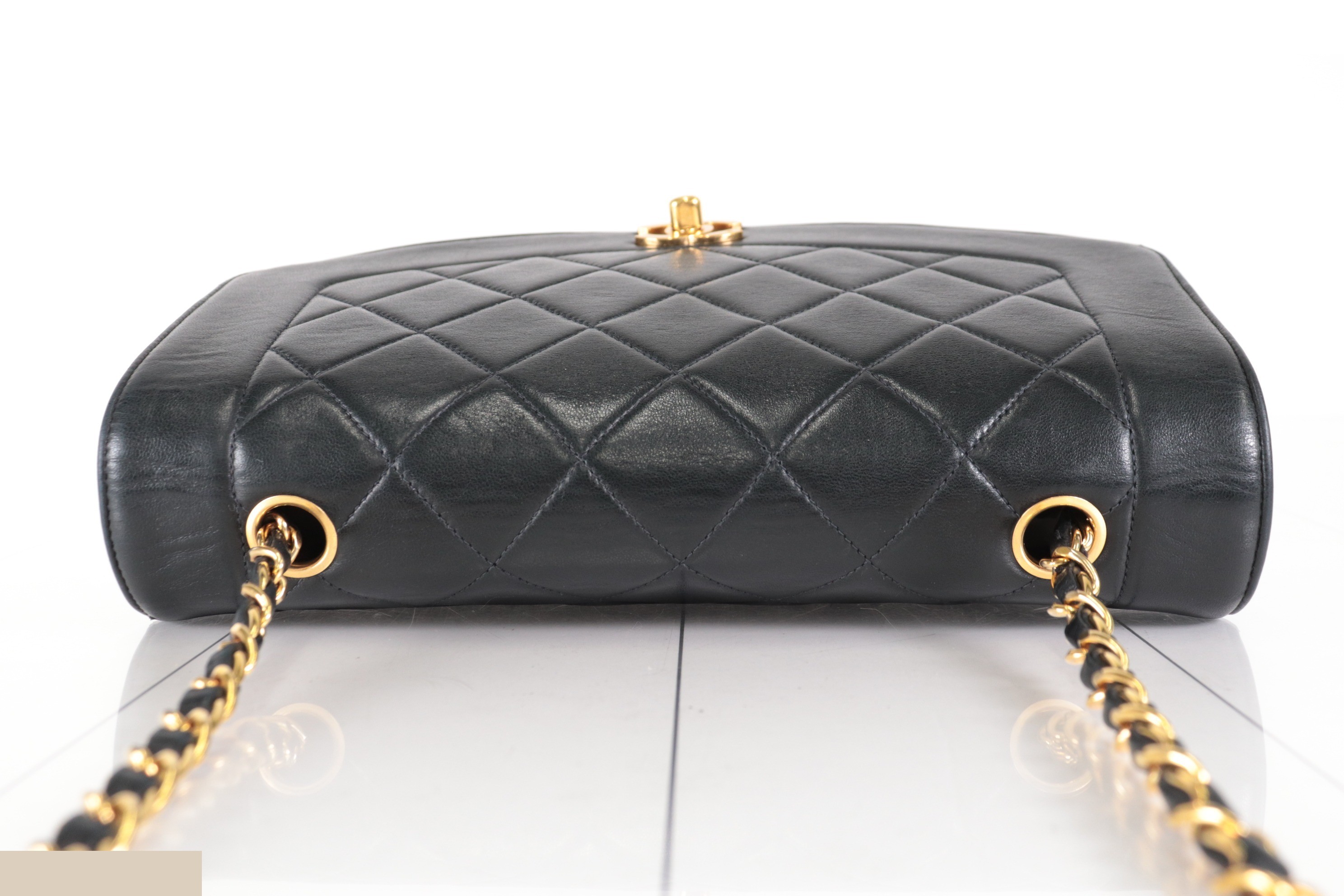 Diana 25 Lamb Chain Shoulder Bag, Unit No. 2 — view 5