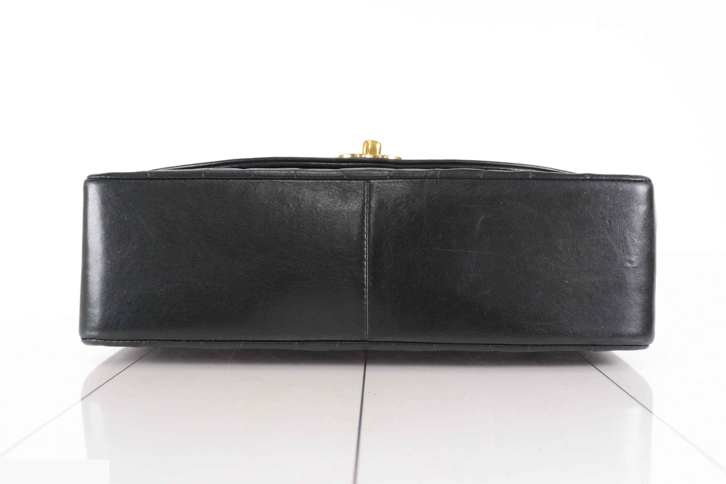Diana 25 Lamb Chain Shoulder Bag, Unit No. 2 — view 6
