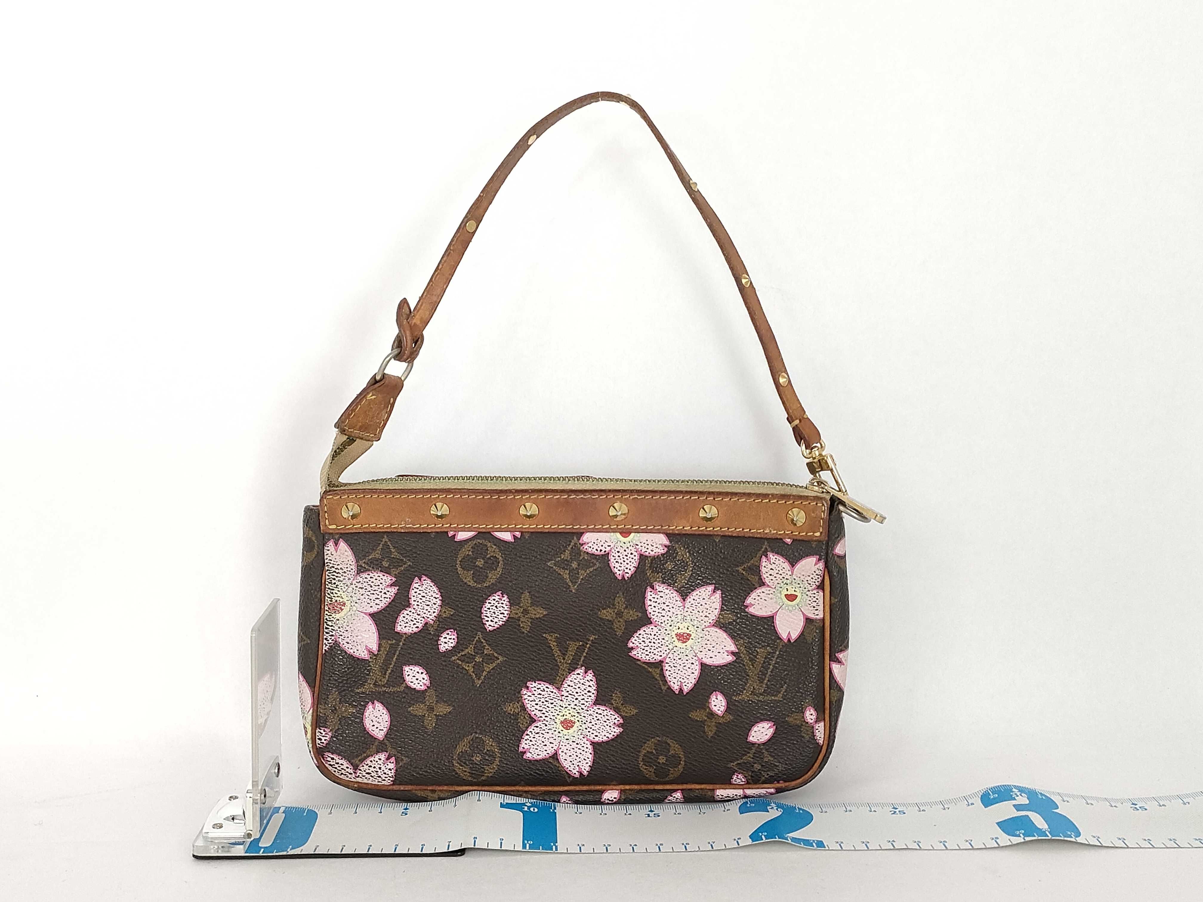 Monogram LV Monogram Cherry Blossom Pochette Accessoires M92006 AR0033 Pouch — view 2