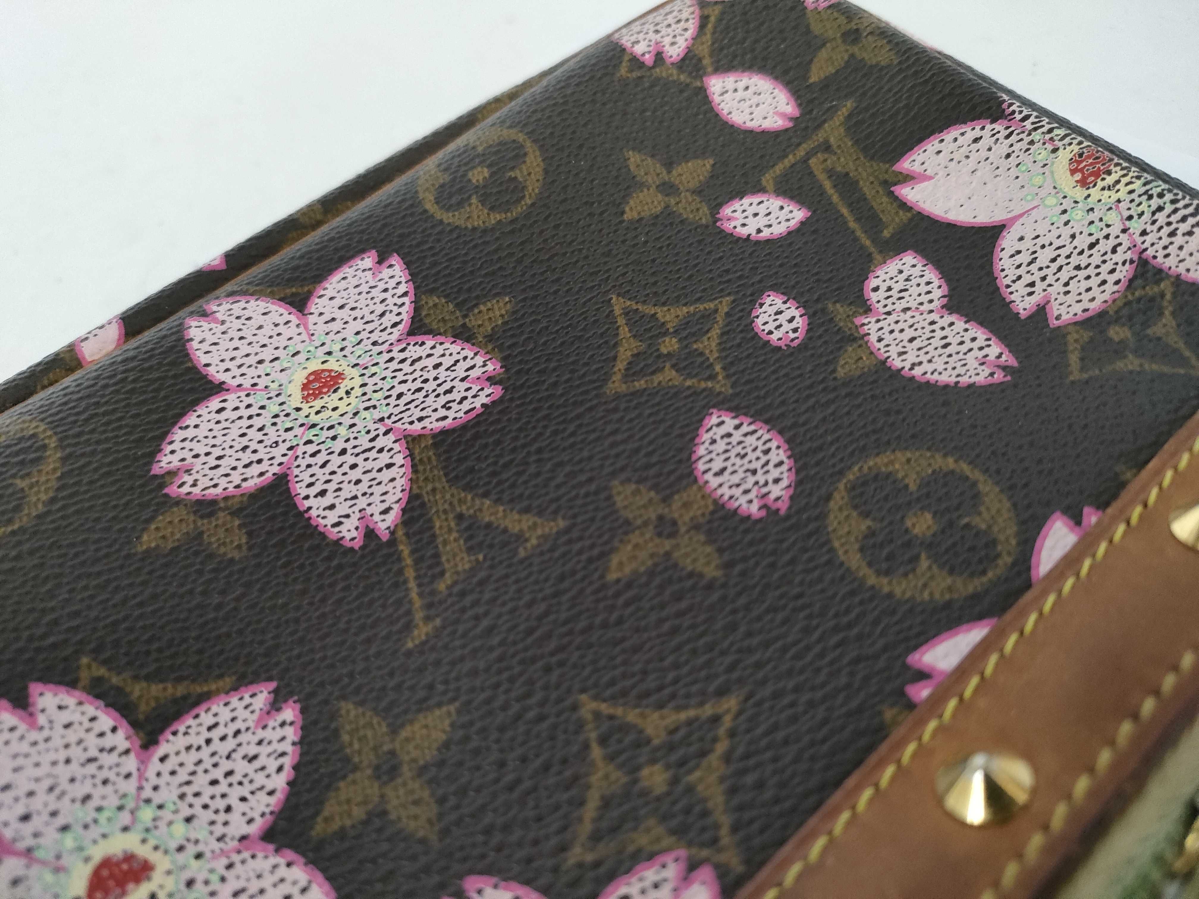 Monogram LV Monogram Cherry Blossom Pochette Accessoires M92006 AR0033 Pouch — view 15