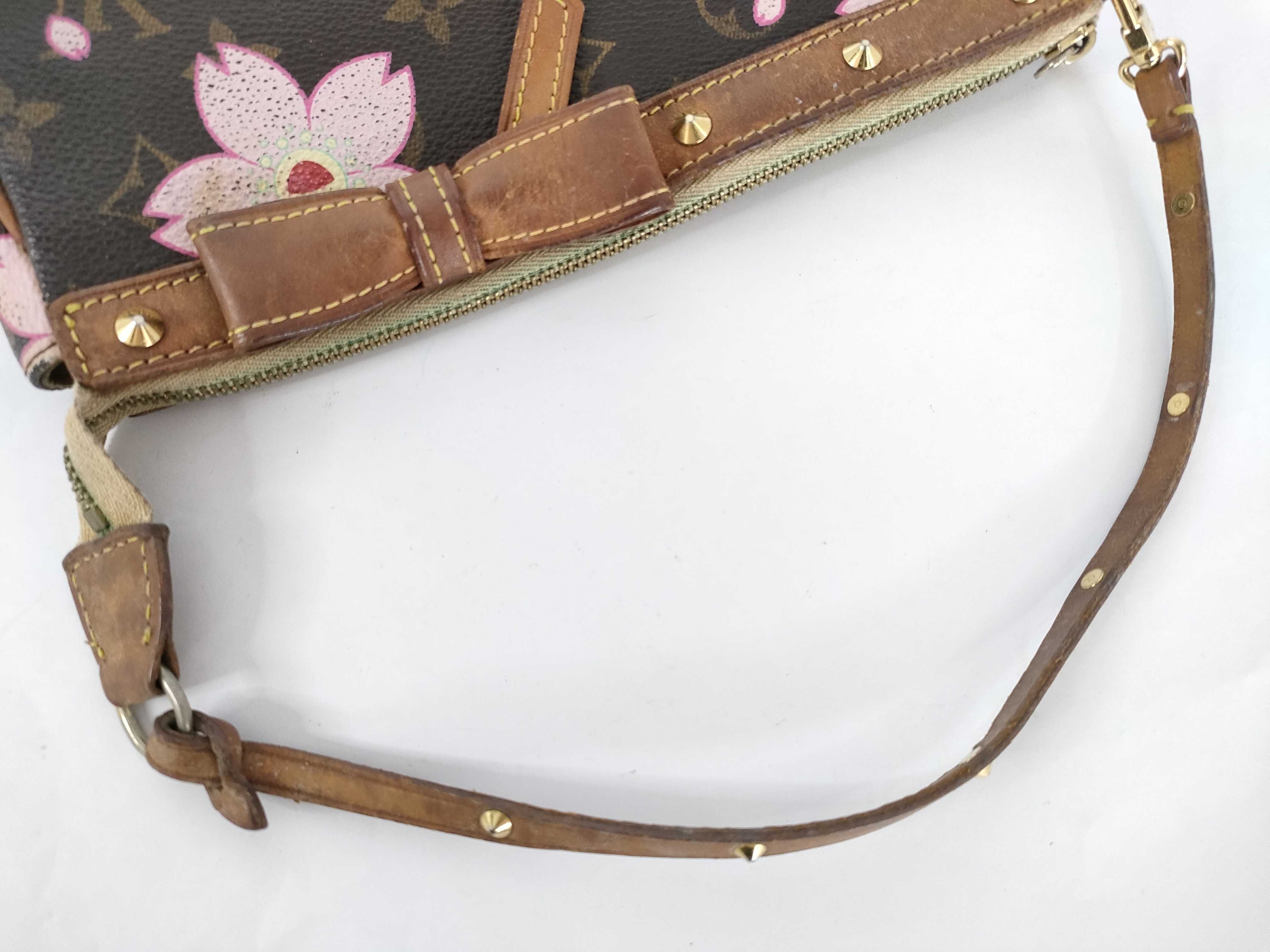 Monogram LV Monogram Cherry Blossom Pochette Accessoires M92006 AR0033 Pouch — view 3