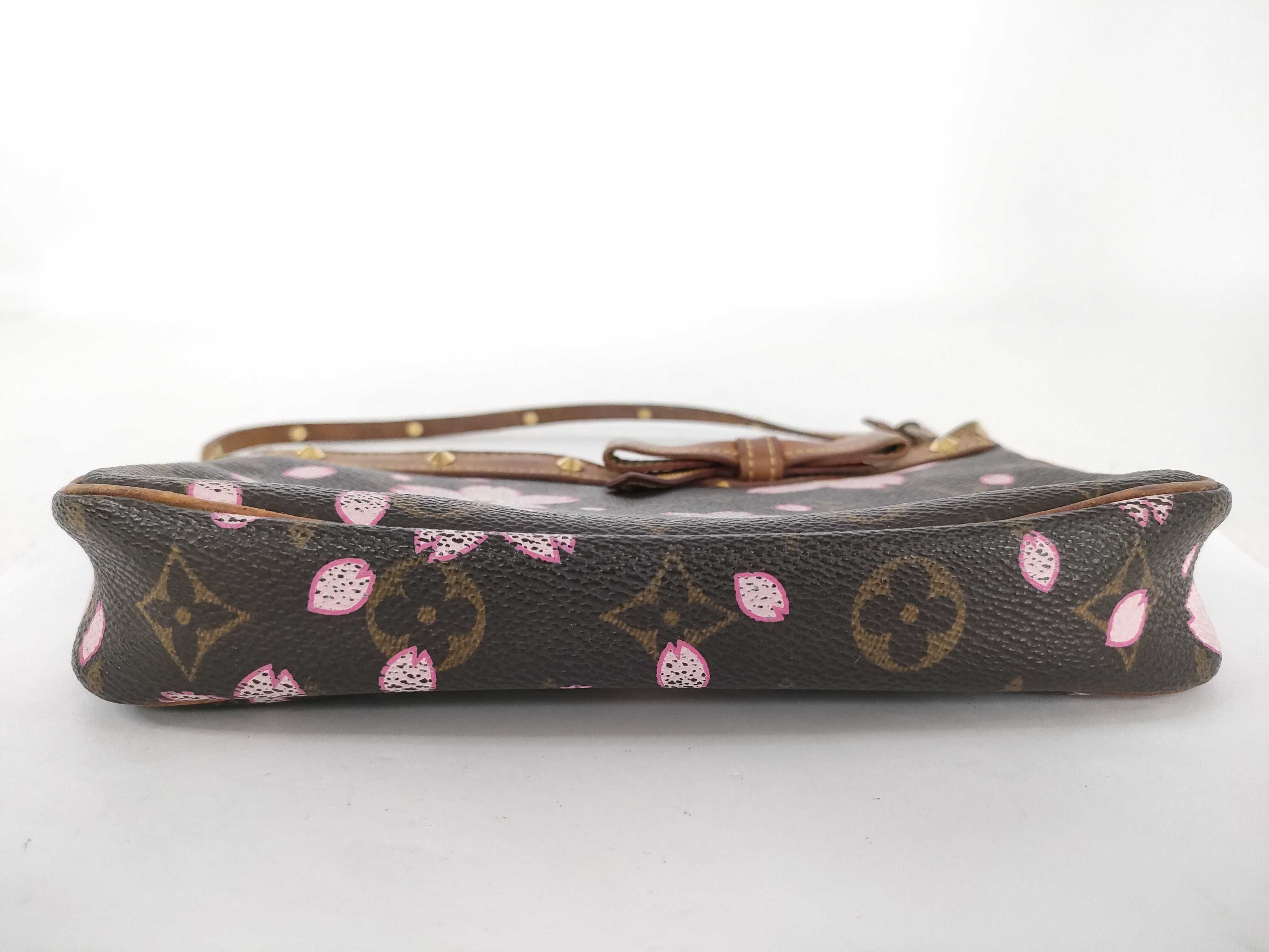 Monogram LV Monogram Cherry Blossom Pochette Accessoires M92006 AR0033 Pouch — view 7