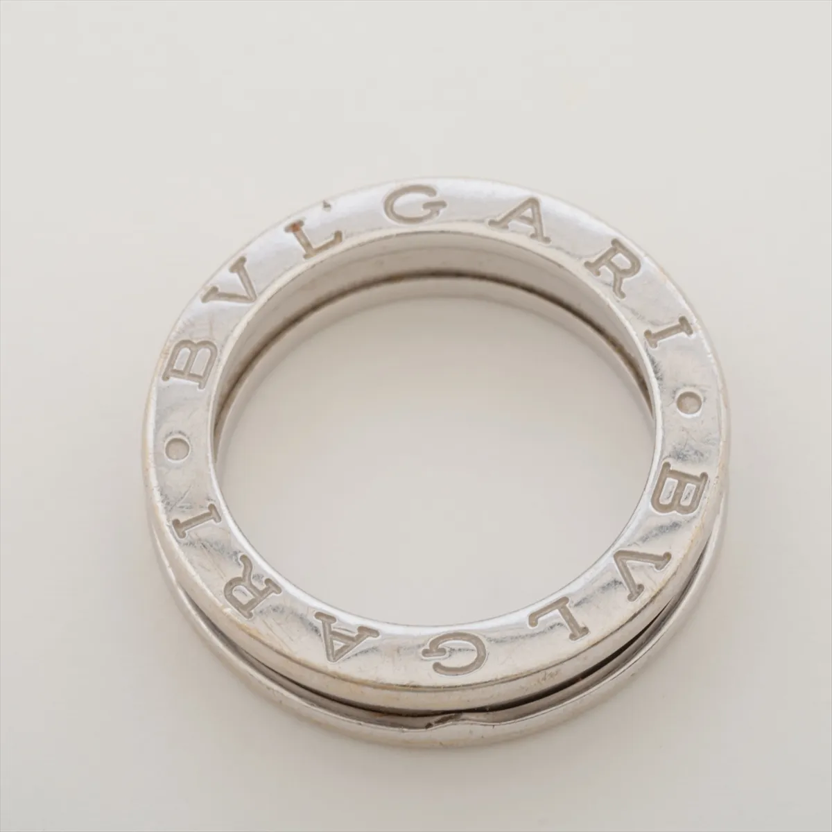 B.zero1 ring, 750 (WG), 5.8g, size 48. Shows signs of wear, dents, and some plating peeling. — view 4