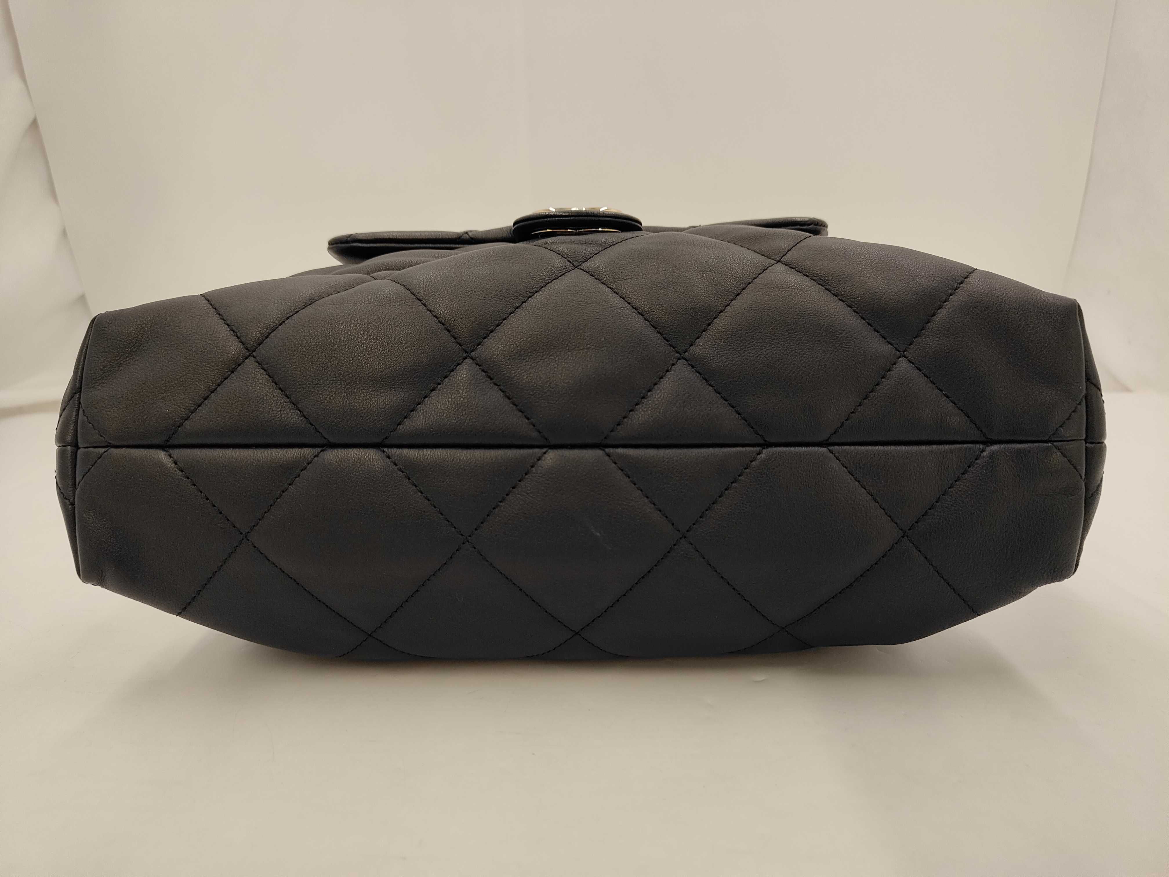 AS4359 Chain Tote Bag, Calfskin Shoulder Bag — view 3