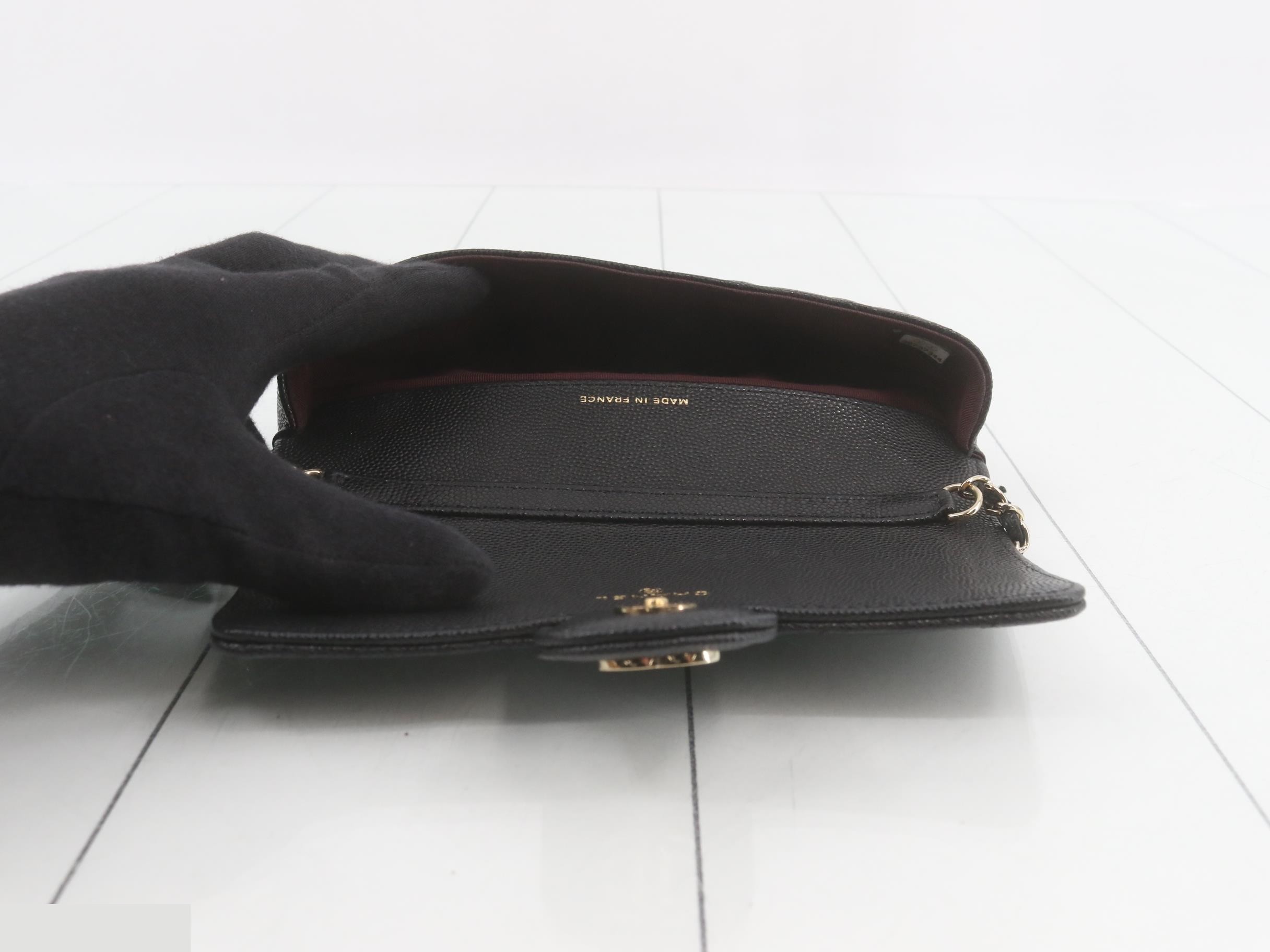 Matelassé Caviar Skin Chain Wallet — view 4