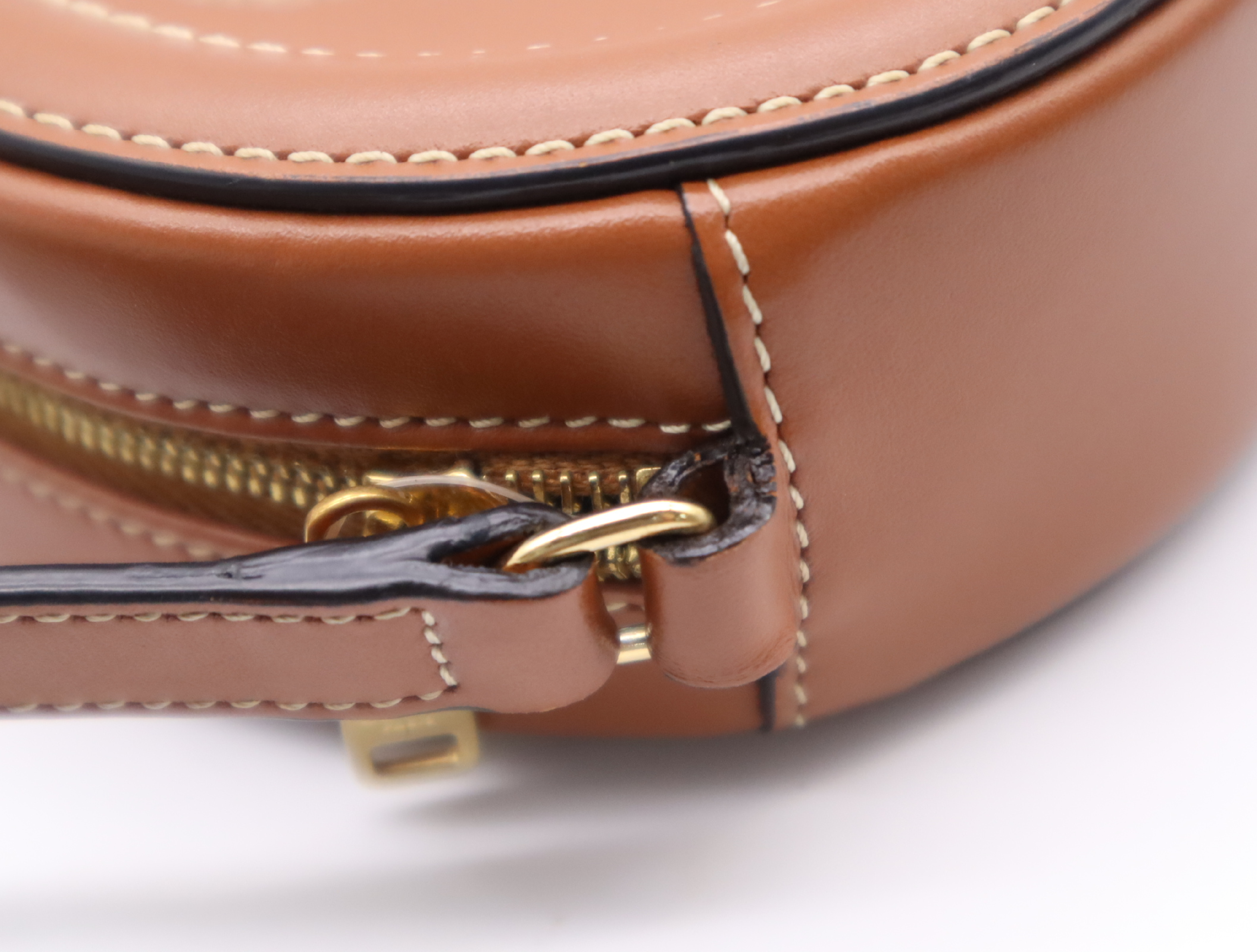 Calf Triomphe Oval Purse Cuir Brown Gold Hardware Shoulder Bag — view 9