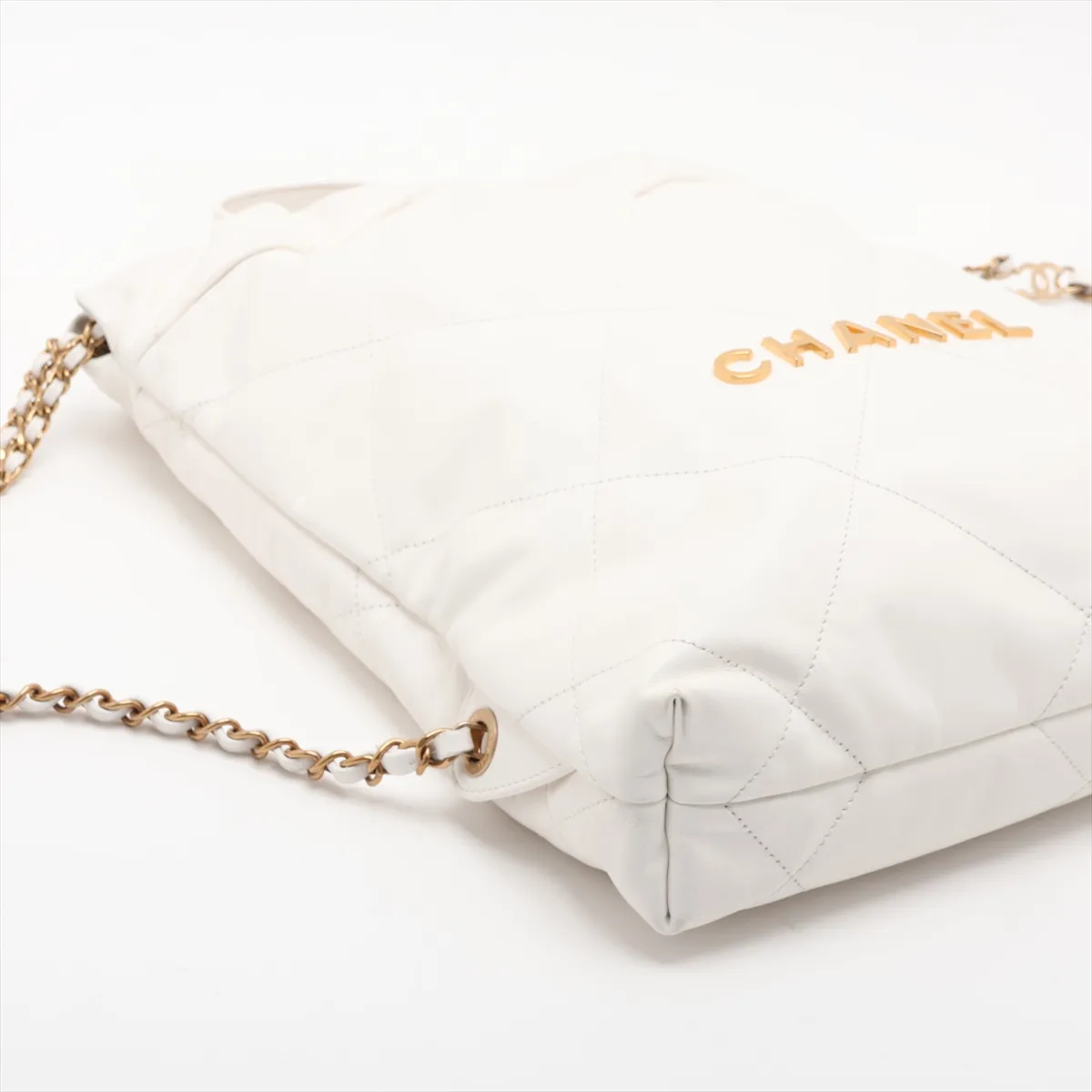22 Backpack Shiny Calfskin Chain Backpack White Gold Hardware XTKAKLE5 Random Plate — view 4