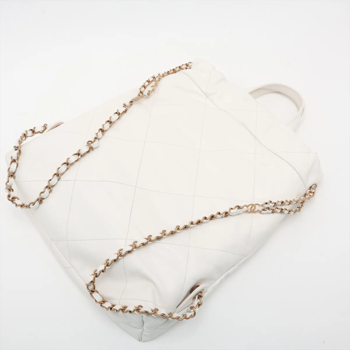 22 Backpack Shiny Calfskin Chain Backpack White Gold Hardware XTKAKLE5 Random Plate — view 7