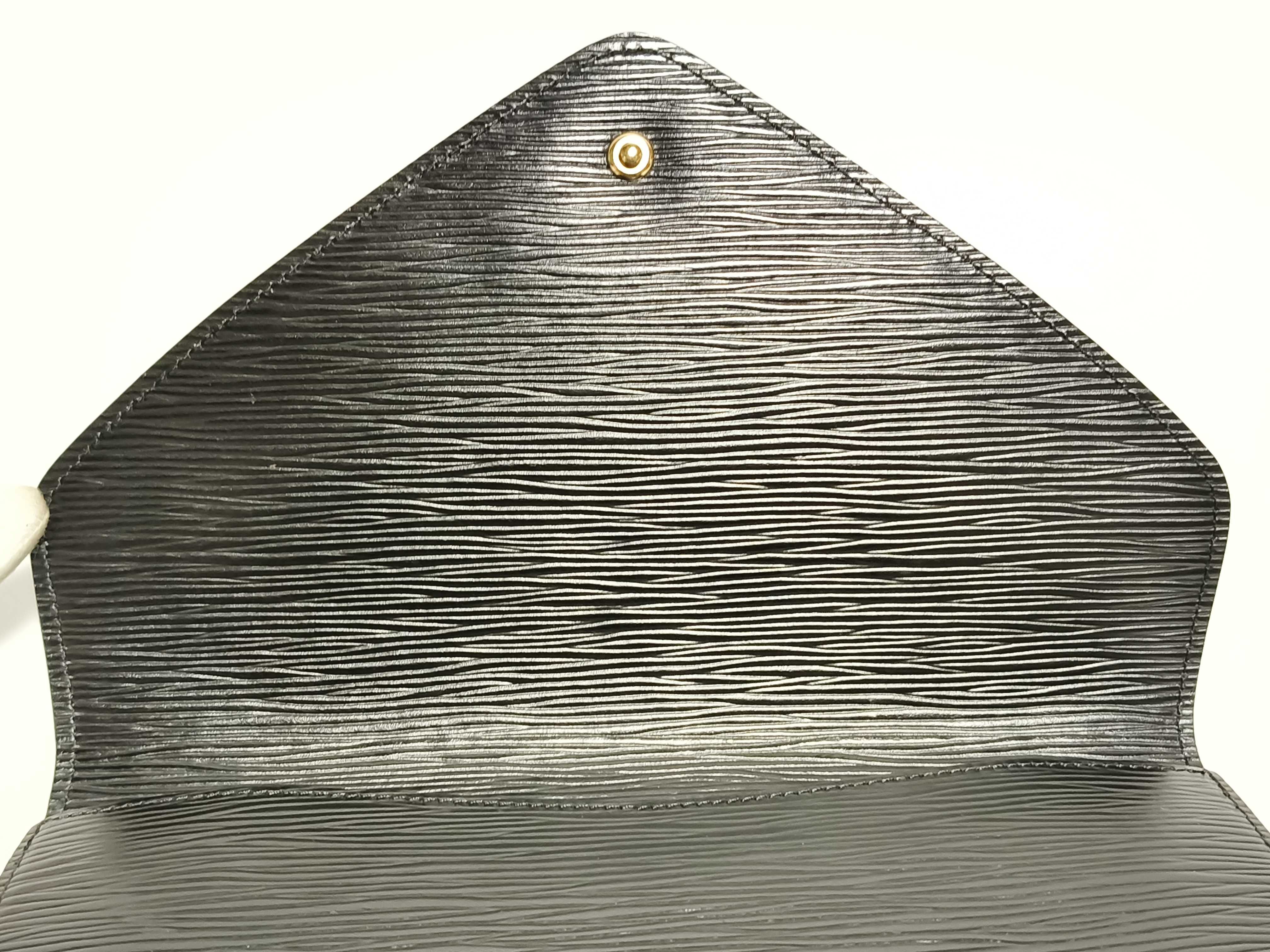 Epi Louis Vuitton LV Art Deco Epi Noir Second Bag — view 5