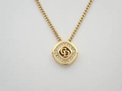 necklace, chain approximately 43cm