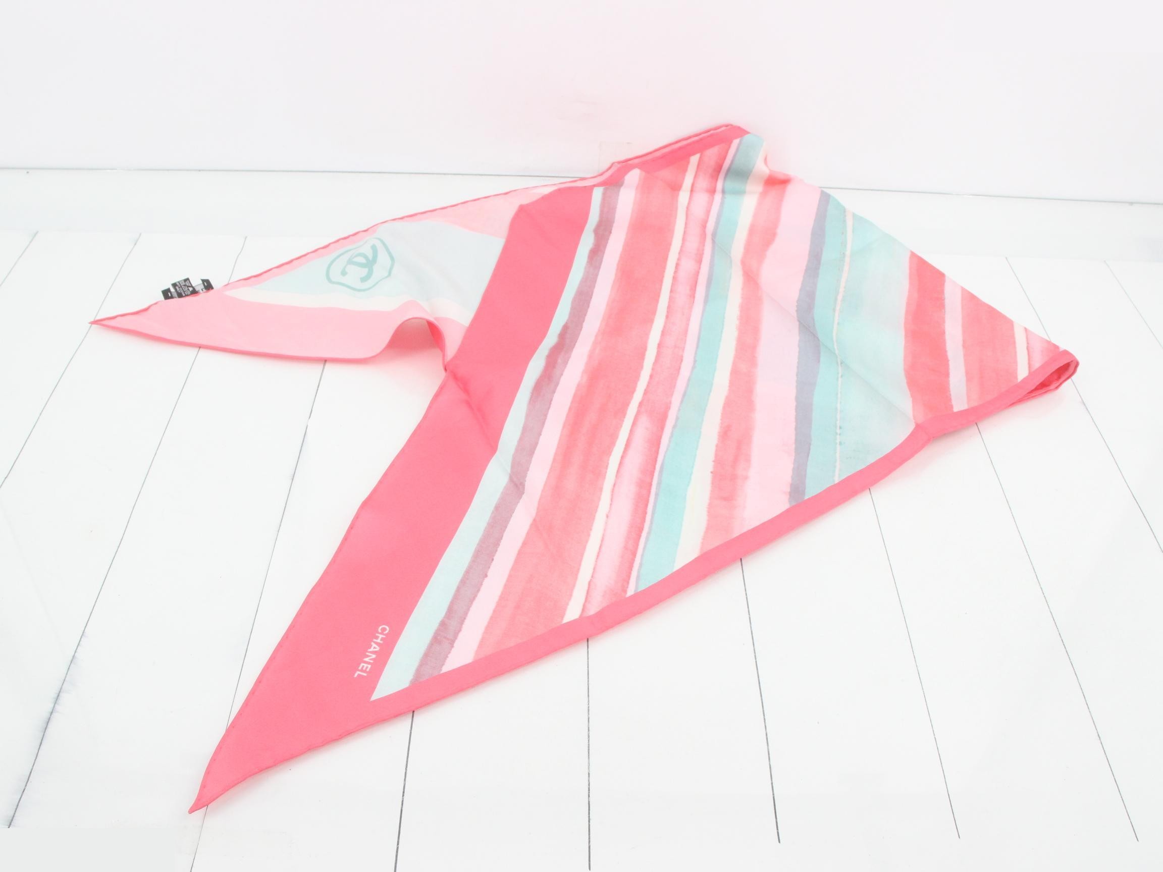 Scarf with tag — view 3