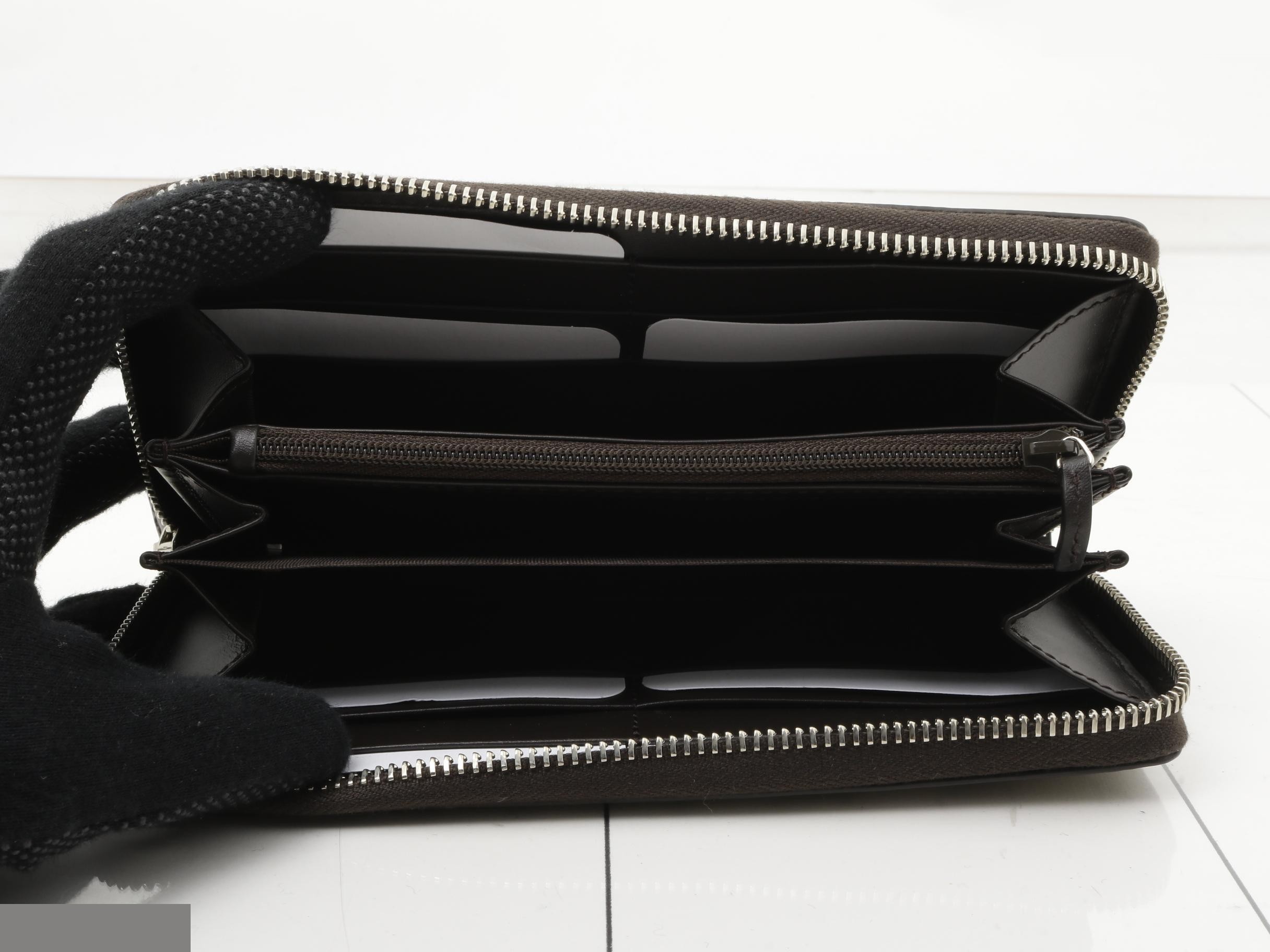 Sherry Line Round Zipper Wallet - Unused — view 4