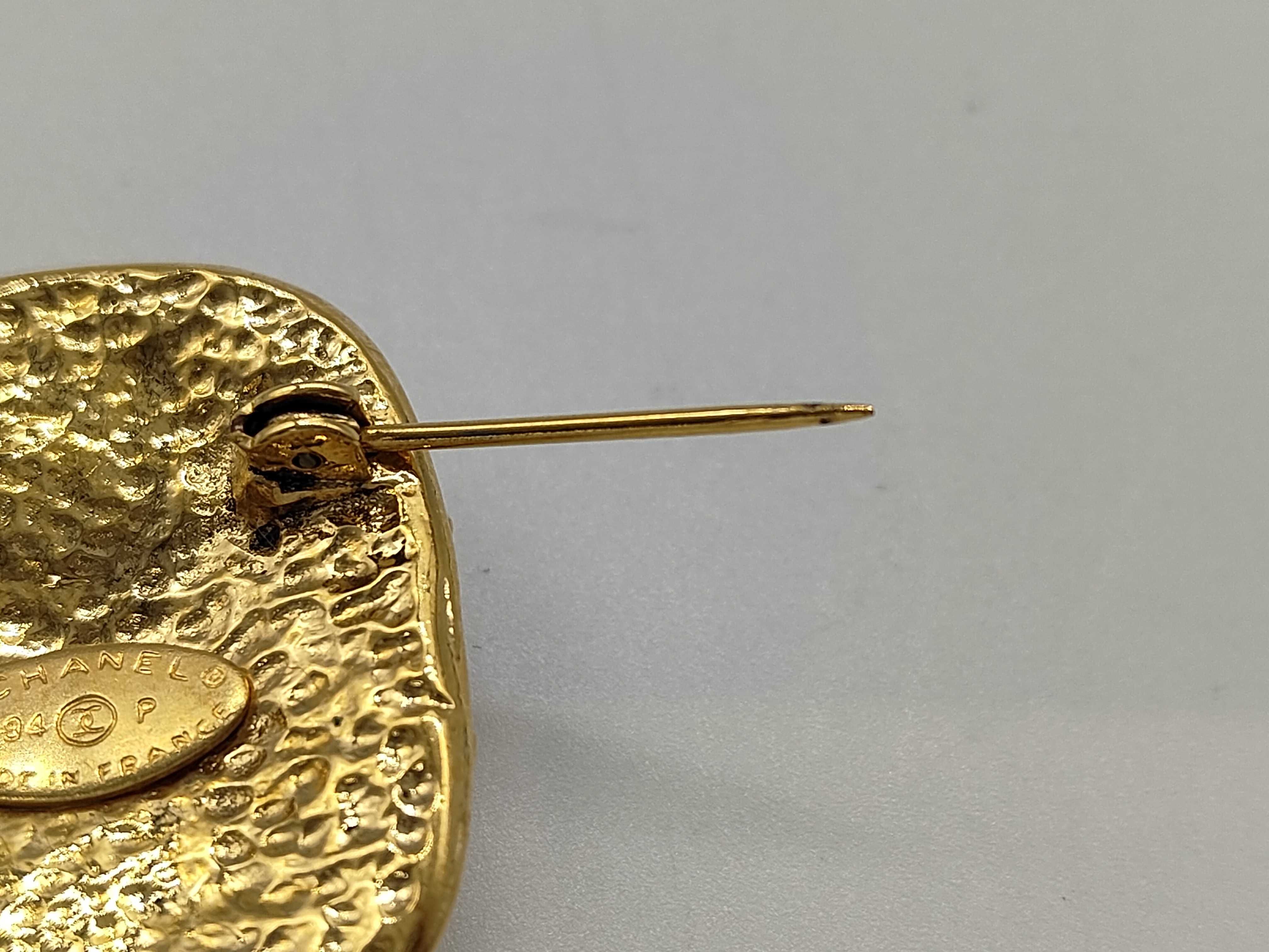 Brooch with Box, Plate Brooch — view 3