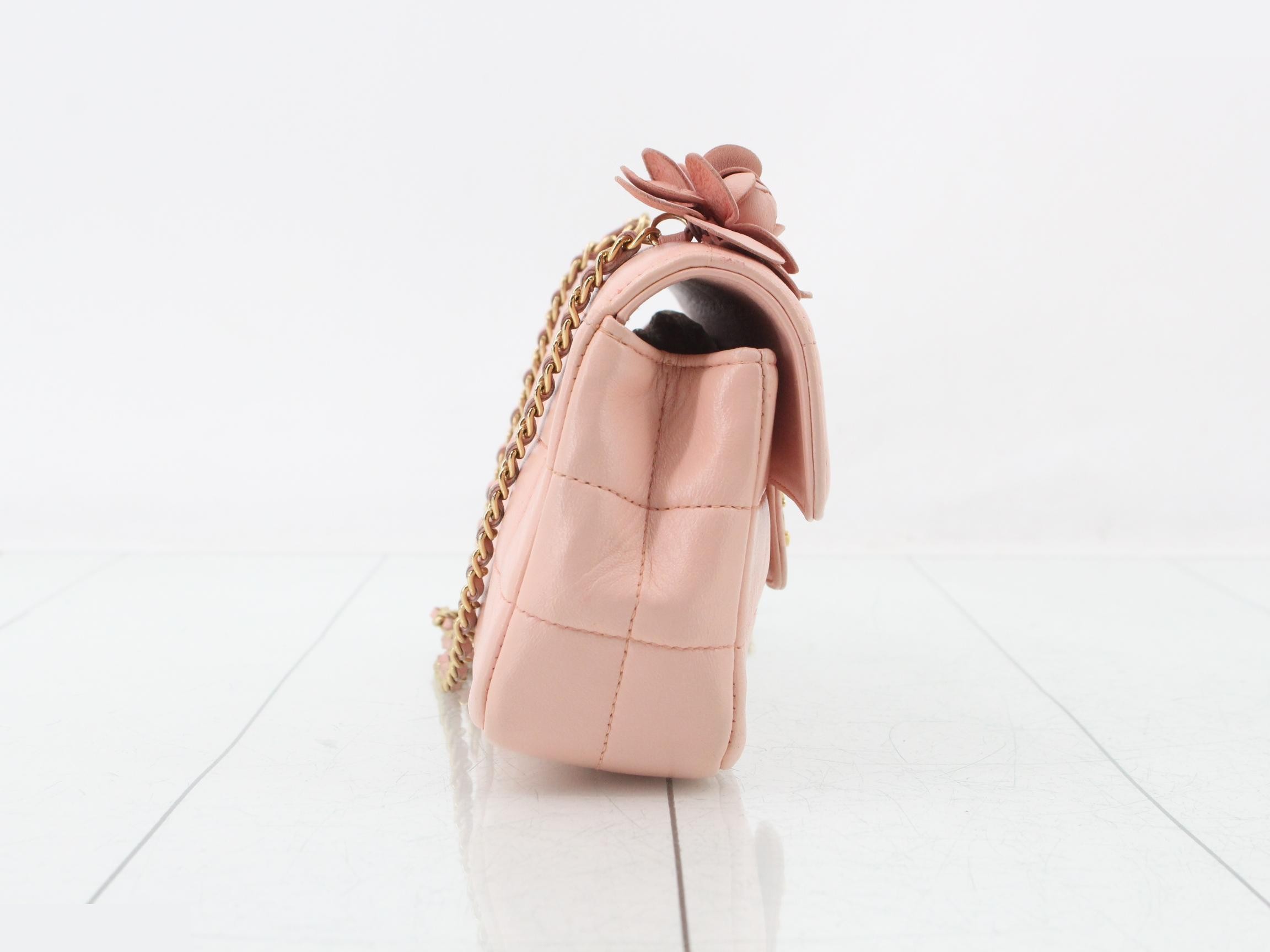 Chocolate Bar Camellia Leather Chain Shoulder Bag — view 4