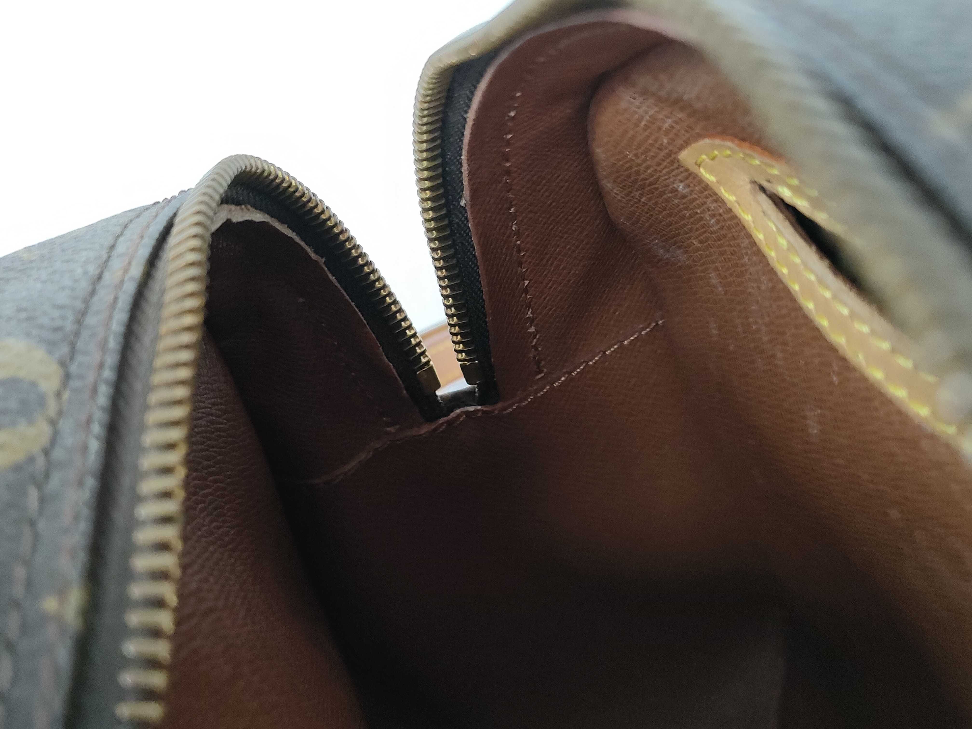 Monogram Louis Vuitton Monogram M51221 Blois Shoulder Bag (VO8163) Shoulder Bag — view 11
