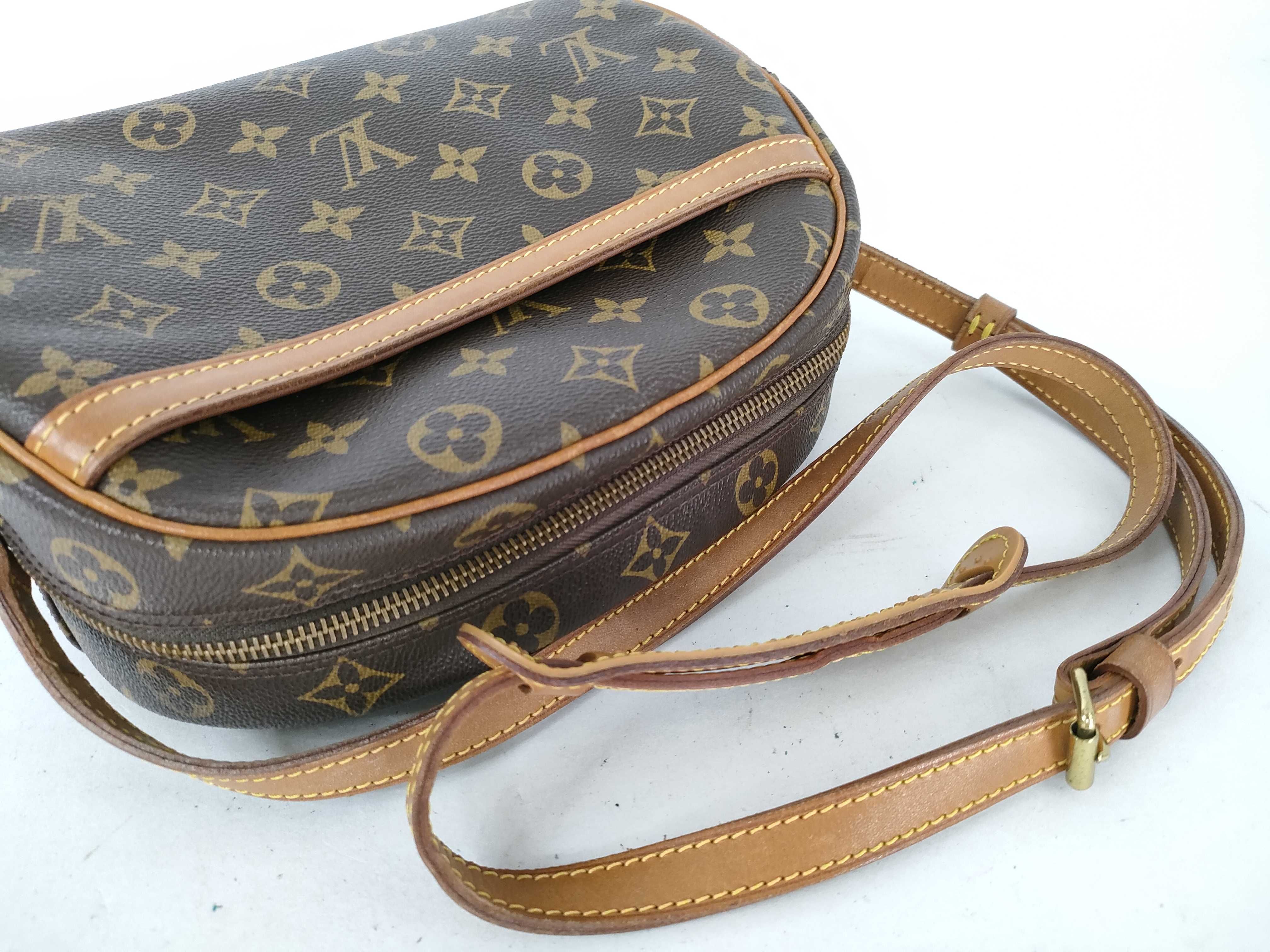 Monogram Louis Vuitton Monogram M51221 Blois Shoulder Bag (VO8163) Shoulder Bag — view 3