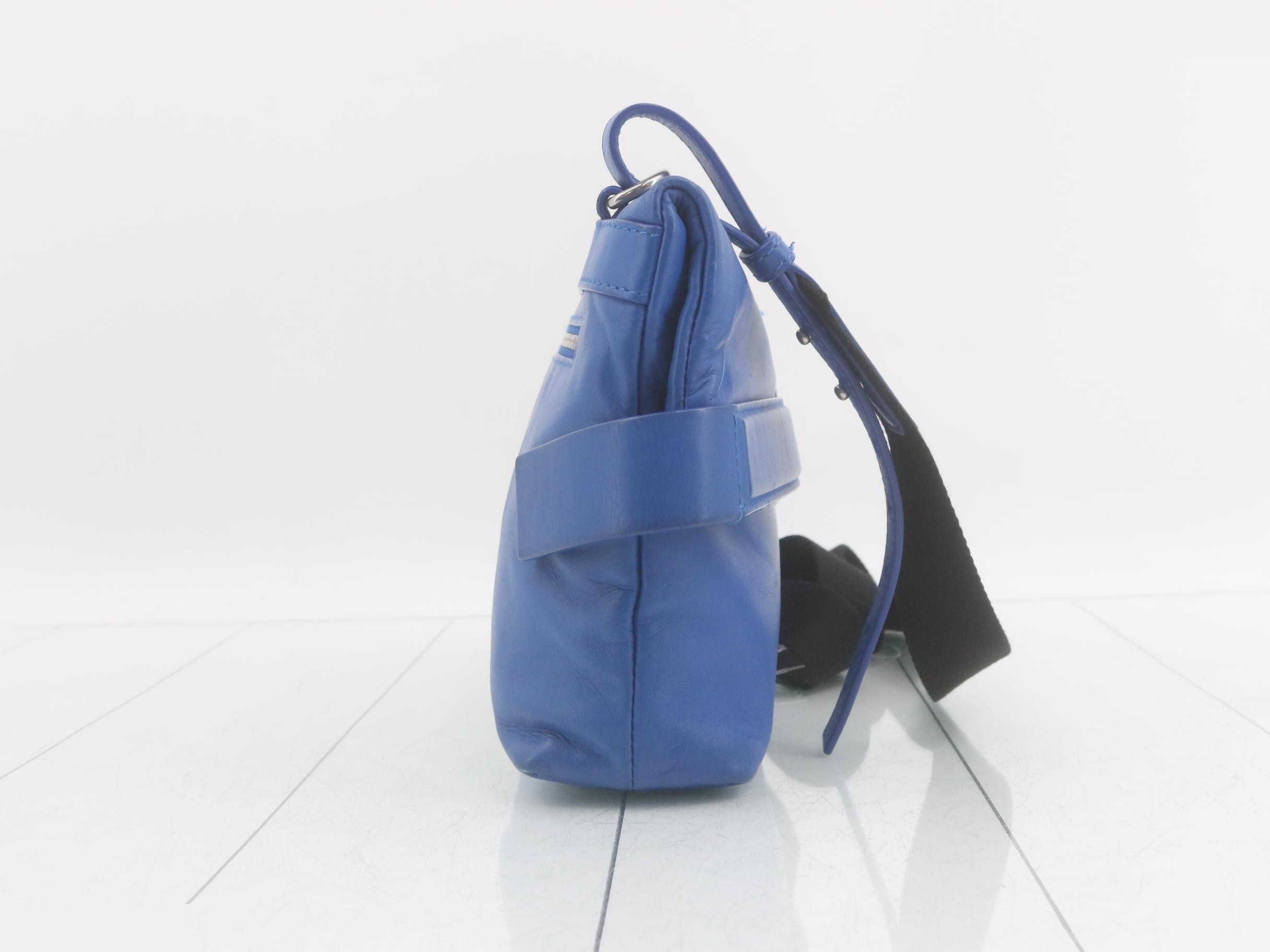 shoulder bag, body bag, crossbody bag, lambskin leather, blue — view 4
