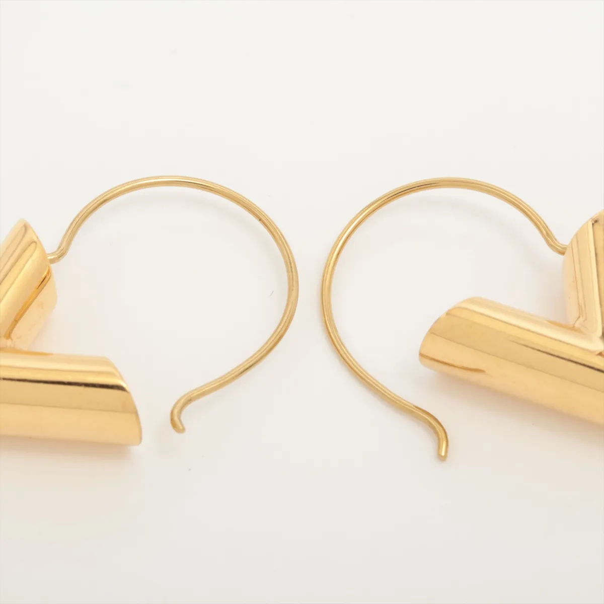 M61088 Essential V LE0231 Earrings (Pair) GP Gold - — view 4