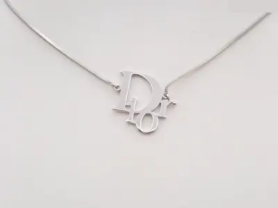 Silver necklace, neck circumference approximately 38 cm