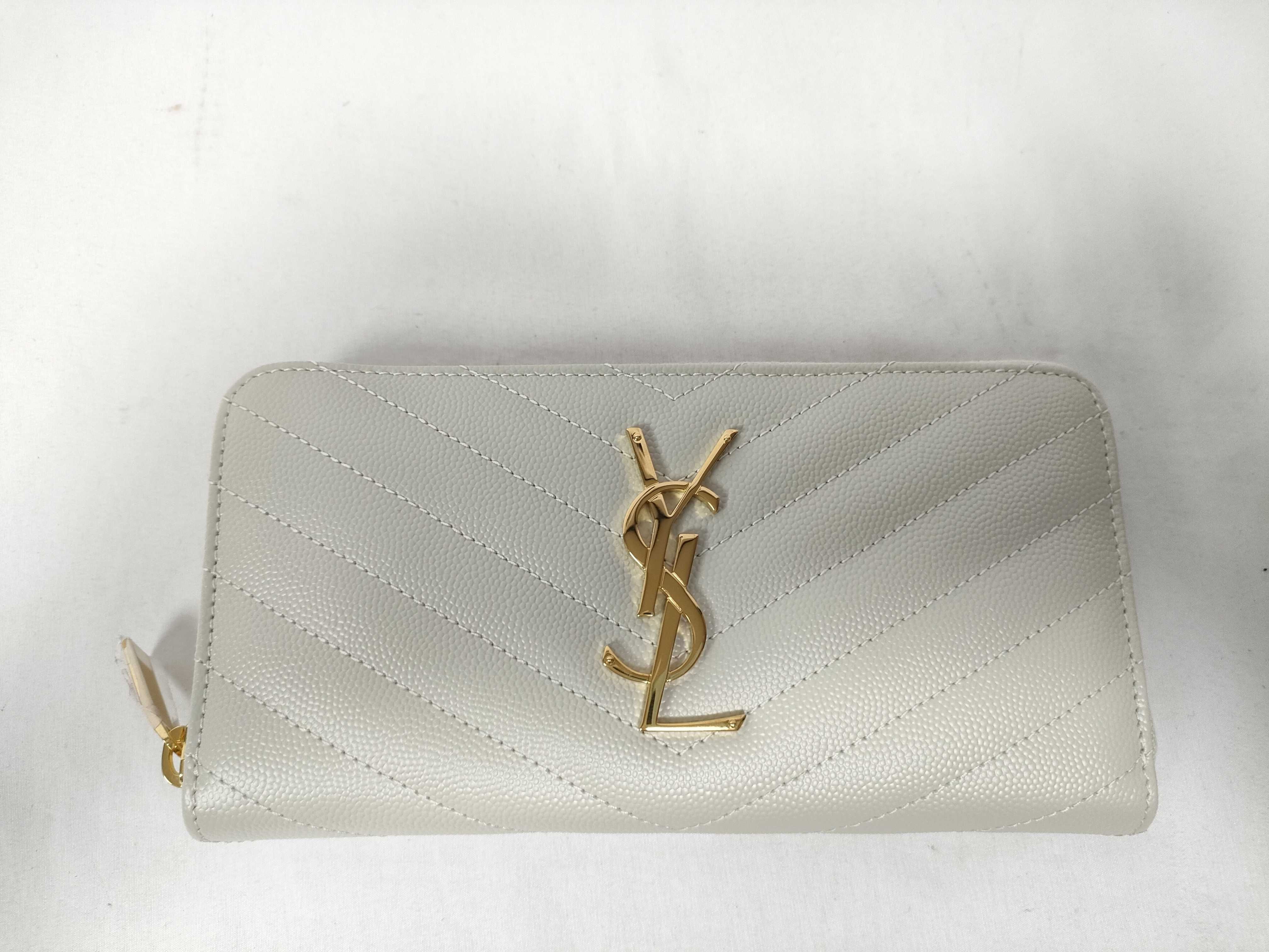 Unused Round Zipper Long Wallet Caviar Wallet