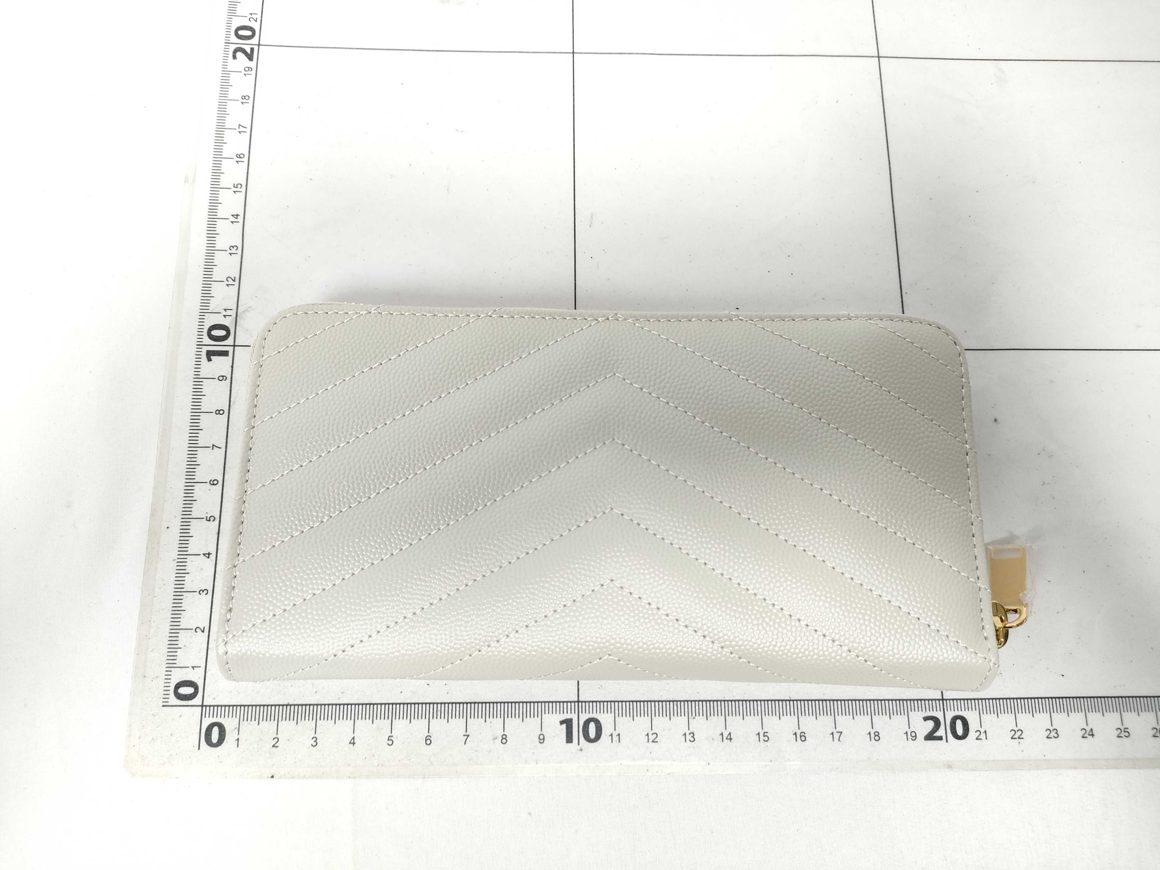 Unused Round Zipper Long Wallet Caviar Wallet — view 2
