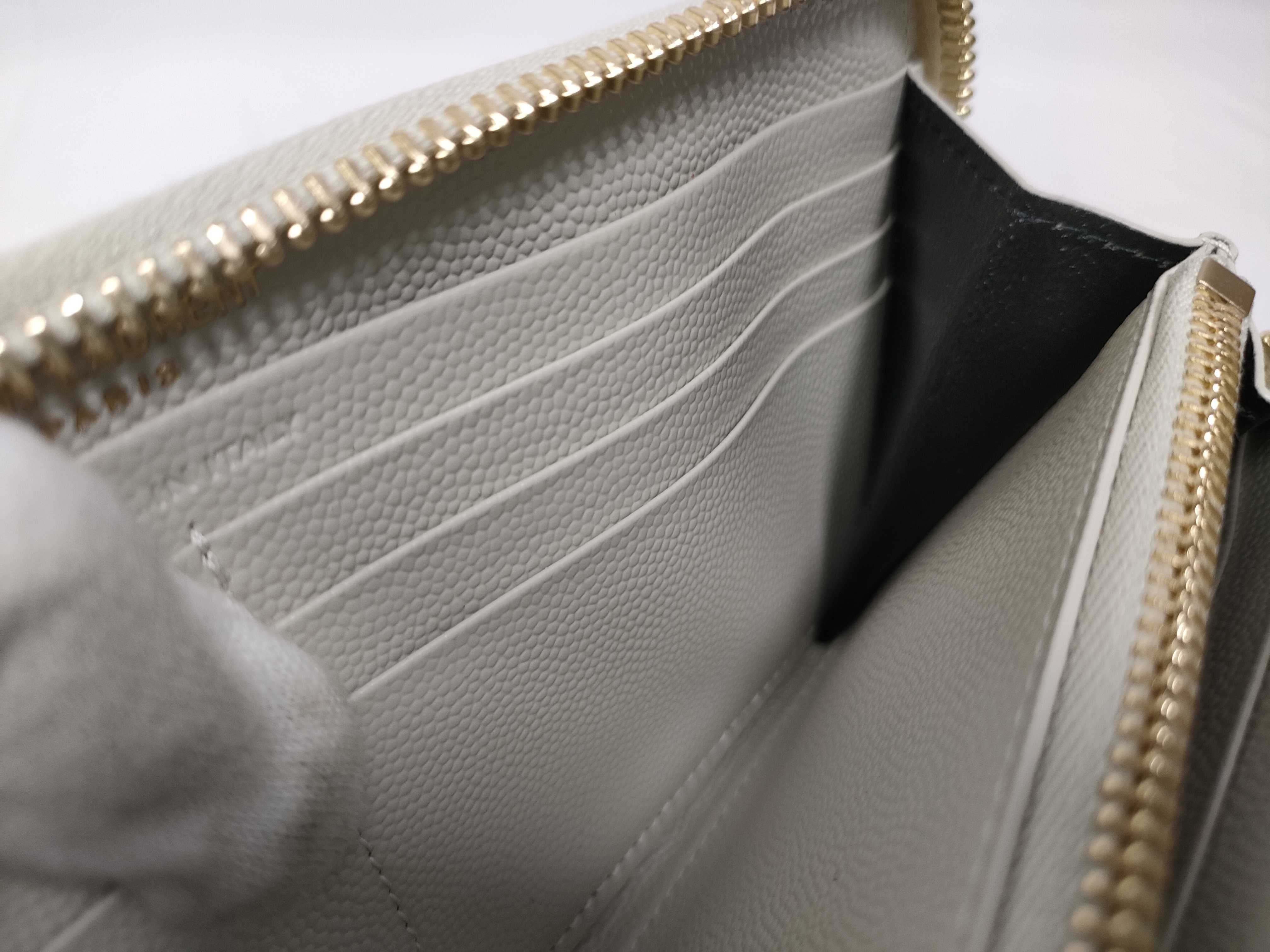 Unused Round Zipper Long Wallet Caviar Wallet — view 11