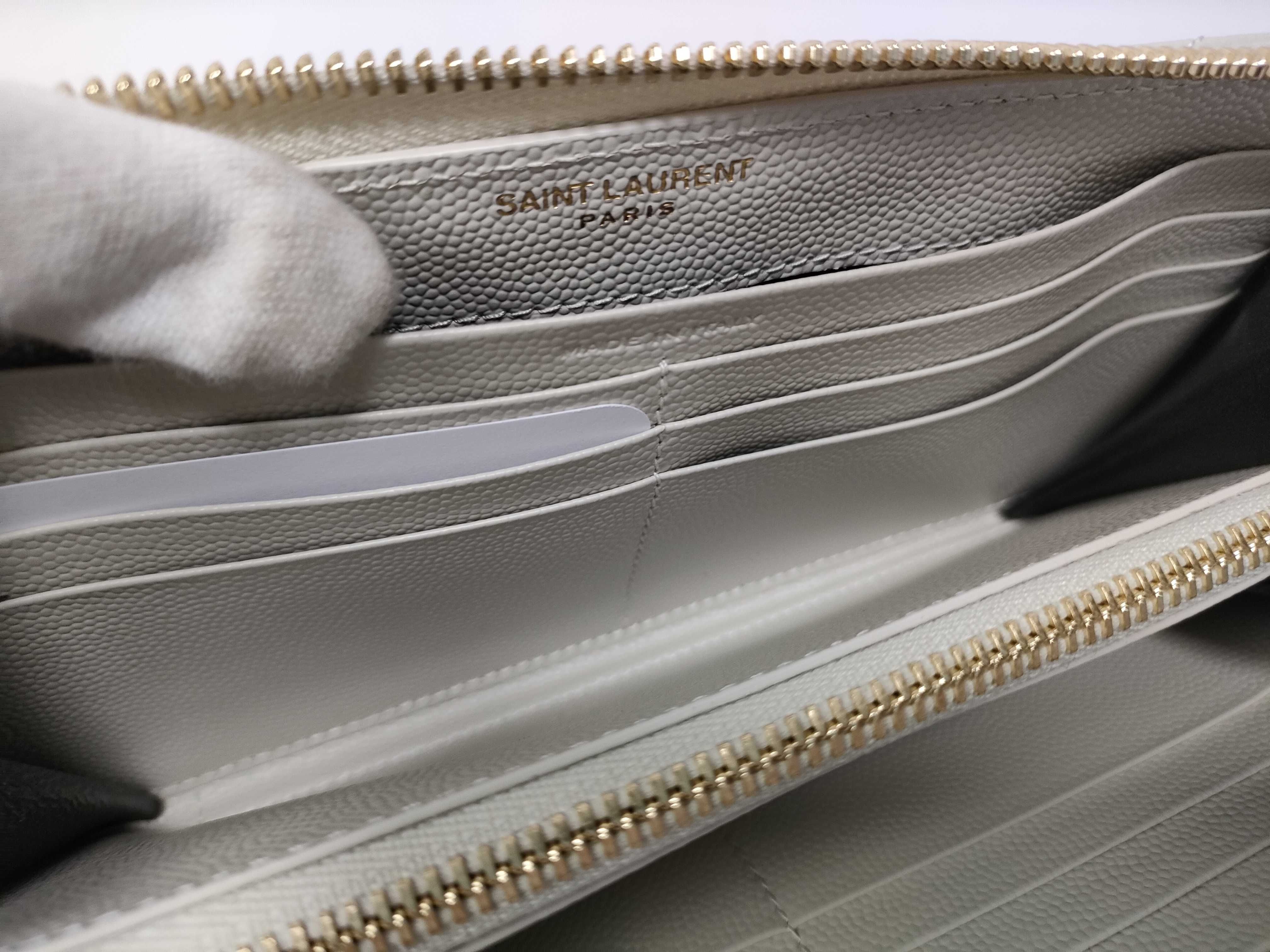 Unused Round Zipper Long Wallet Caviar Wallet — view 13