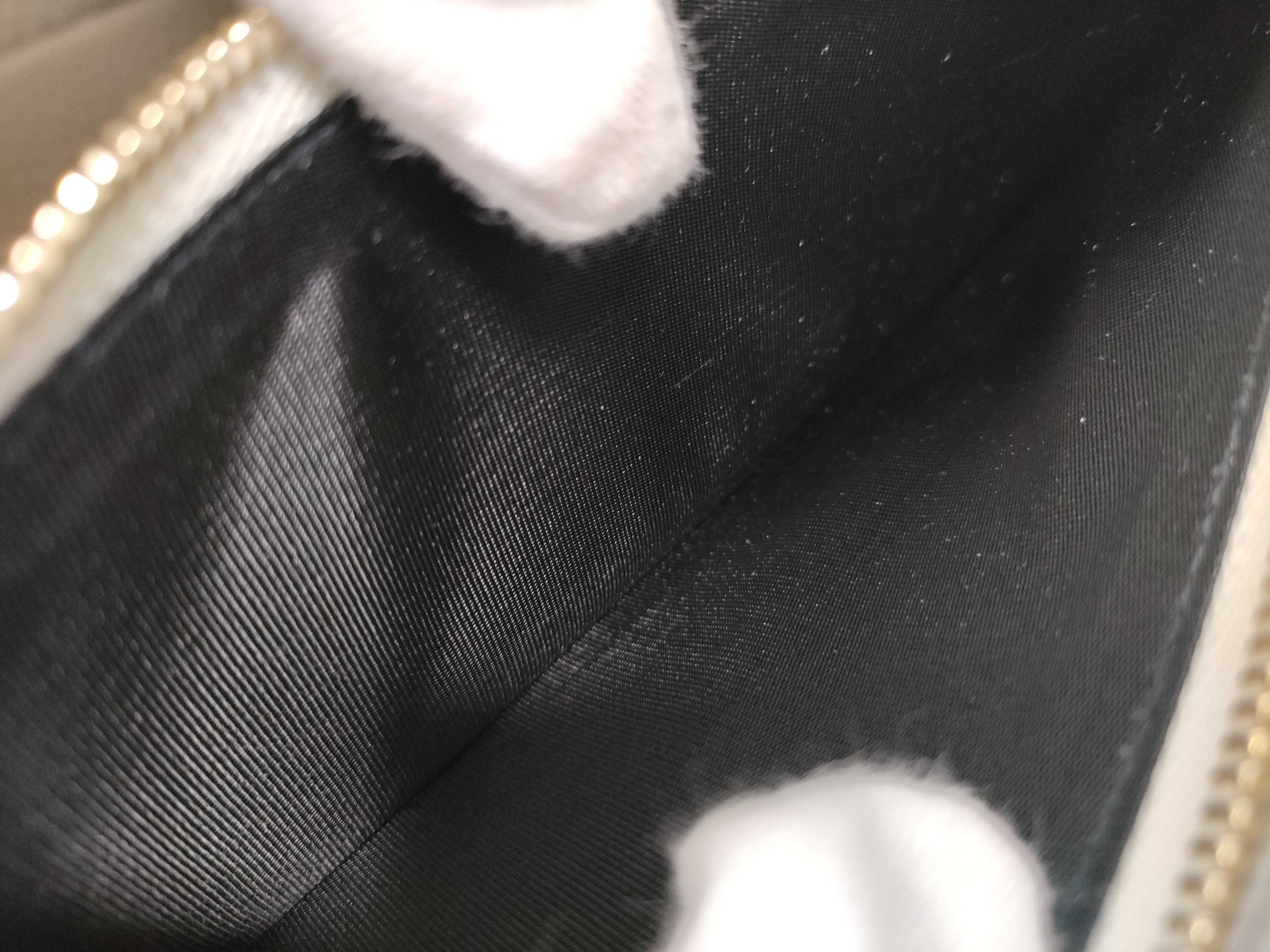 Unused Round Zipper Long Wallet Caviar Wallet — view 15