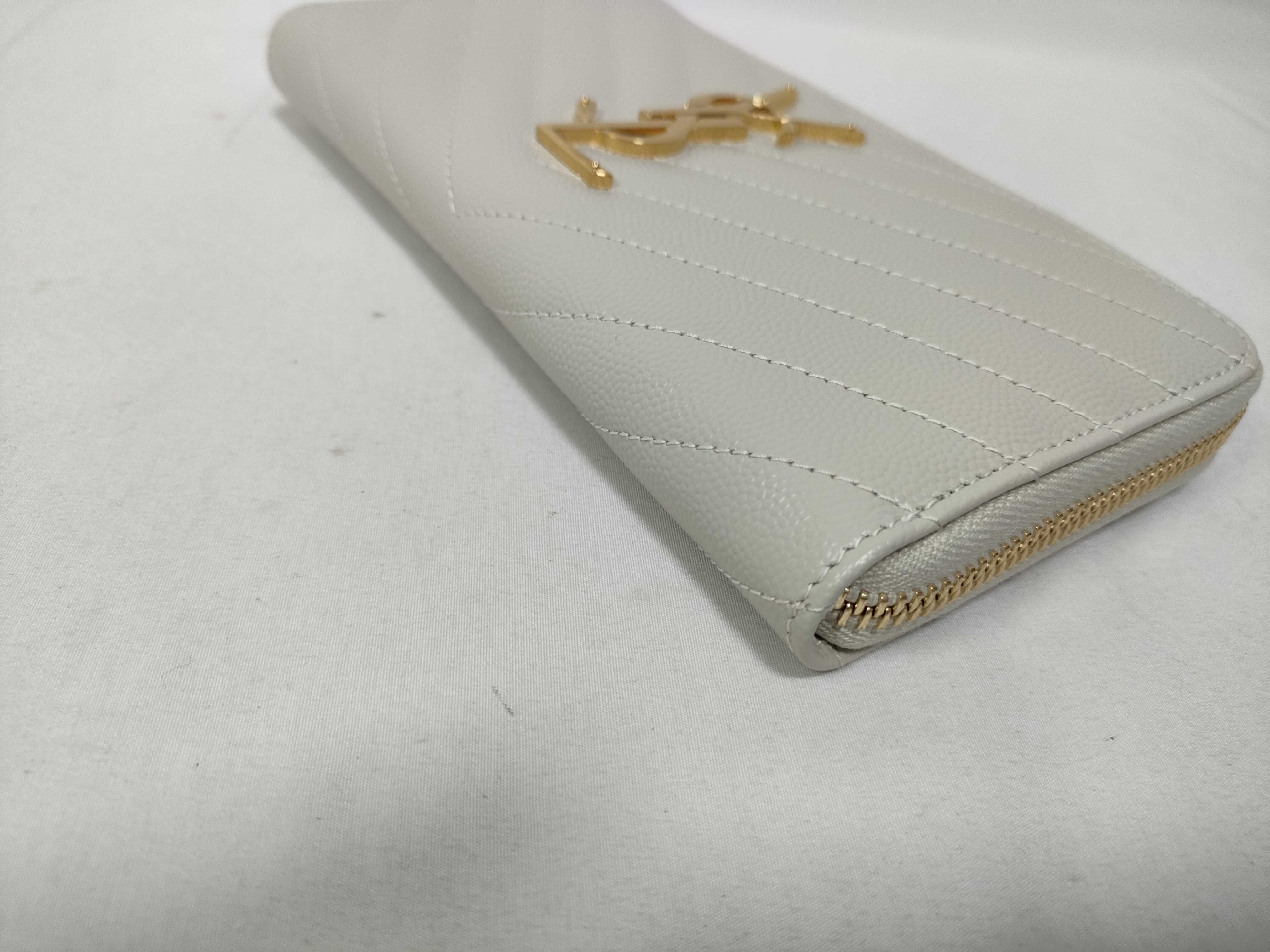 Unused Round Zipper Long Wallet Caviar Wallet — view 3