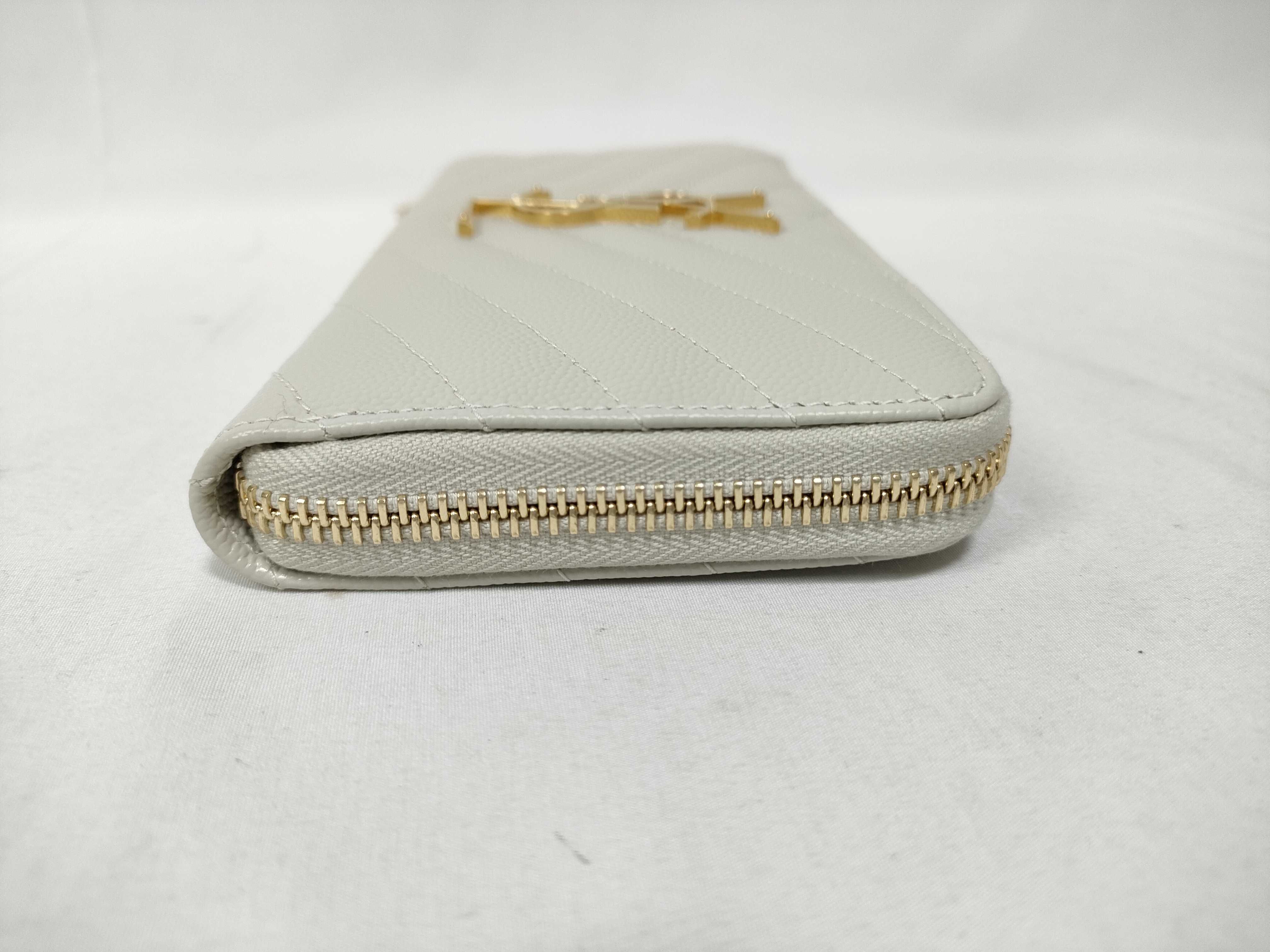 Unused Round Zipper Long Wallet Caviar Wallet — view 5