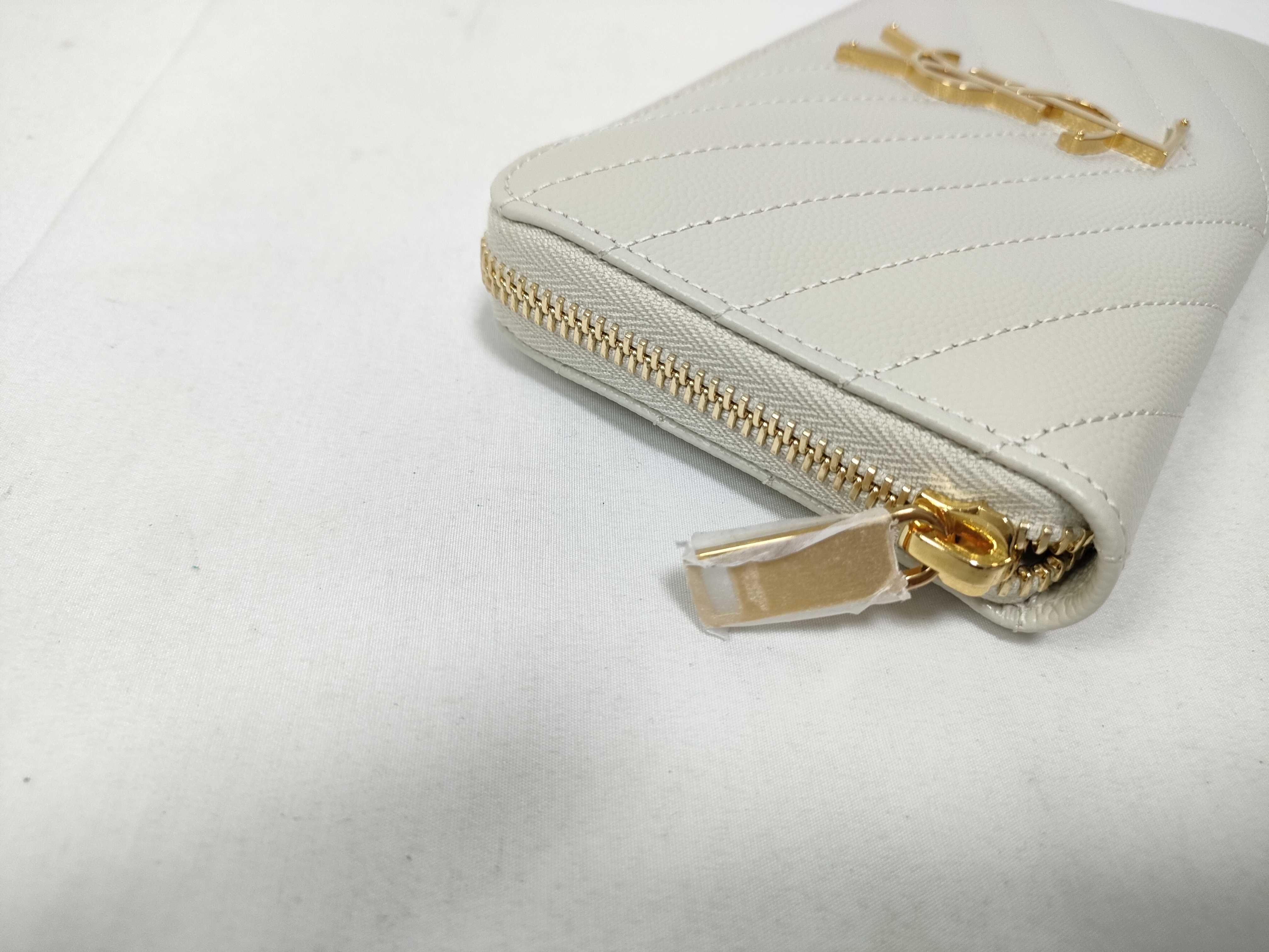 Unused Round Zipper Long Wallet Caviar Wallet — view 7