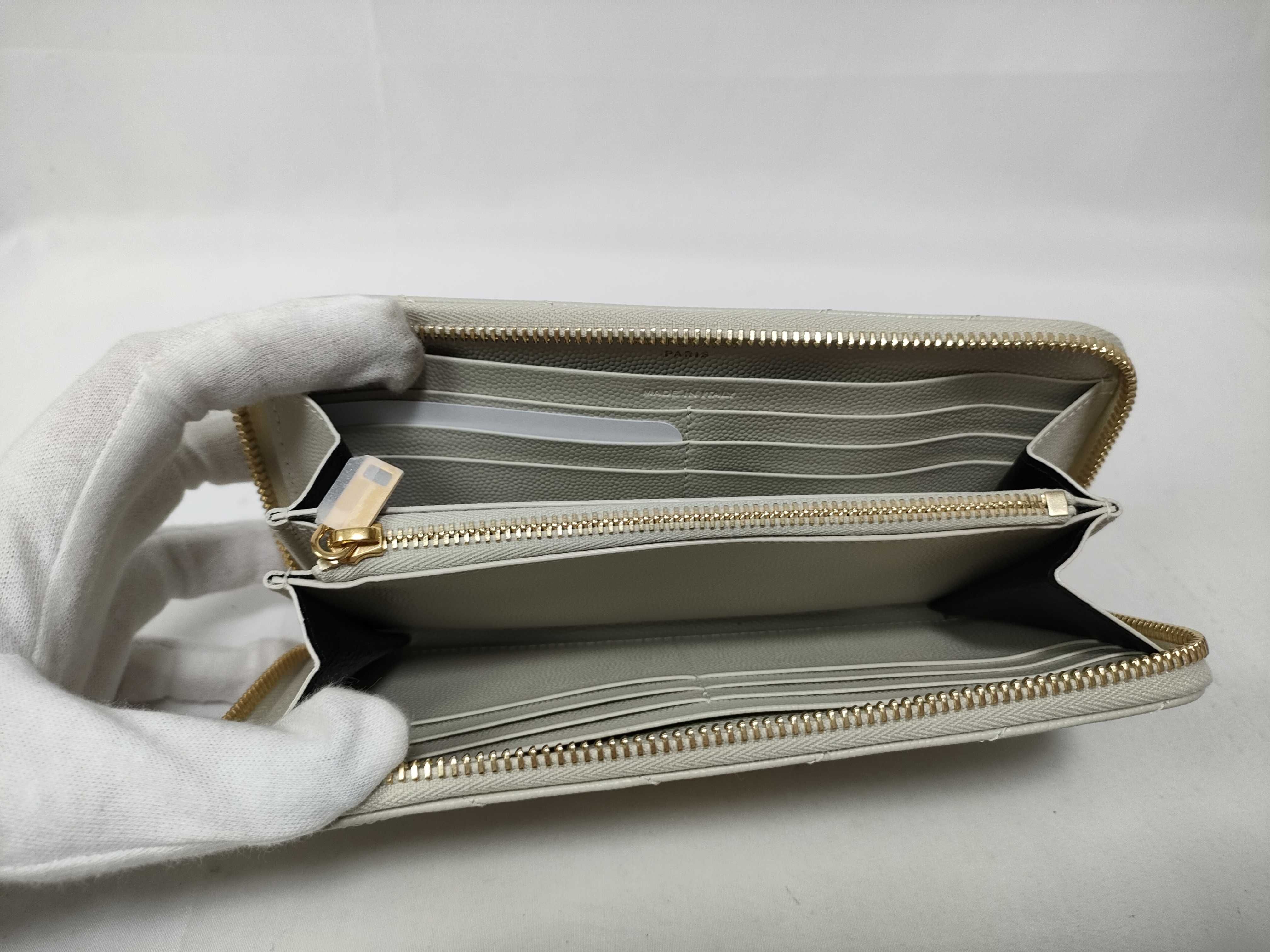 Unused Round Zipper Long Wallet Caviar Wallet — view 10