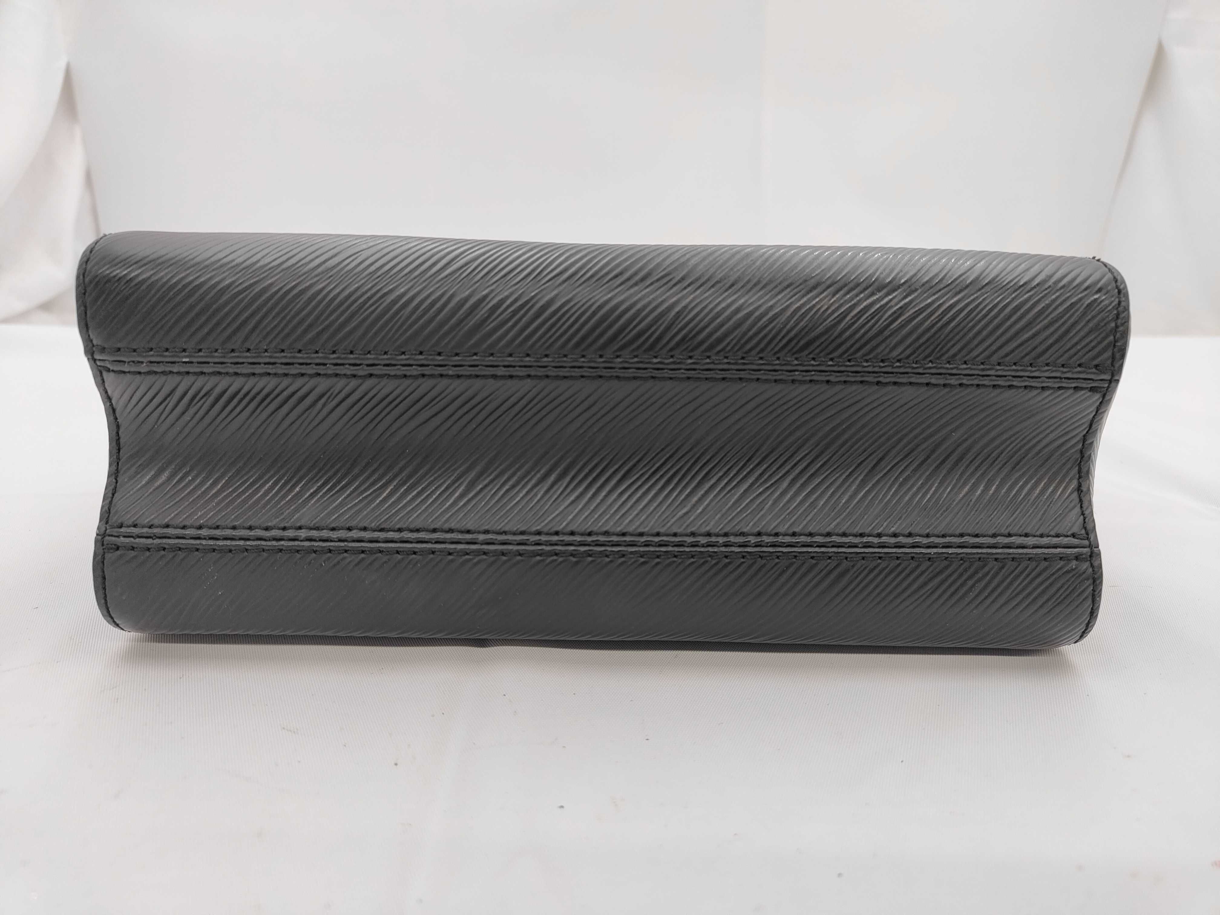 M50282 Twist MM Epi Noir Shoulder Bag — view 6