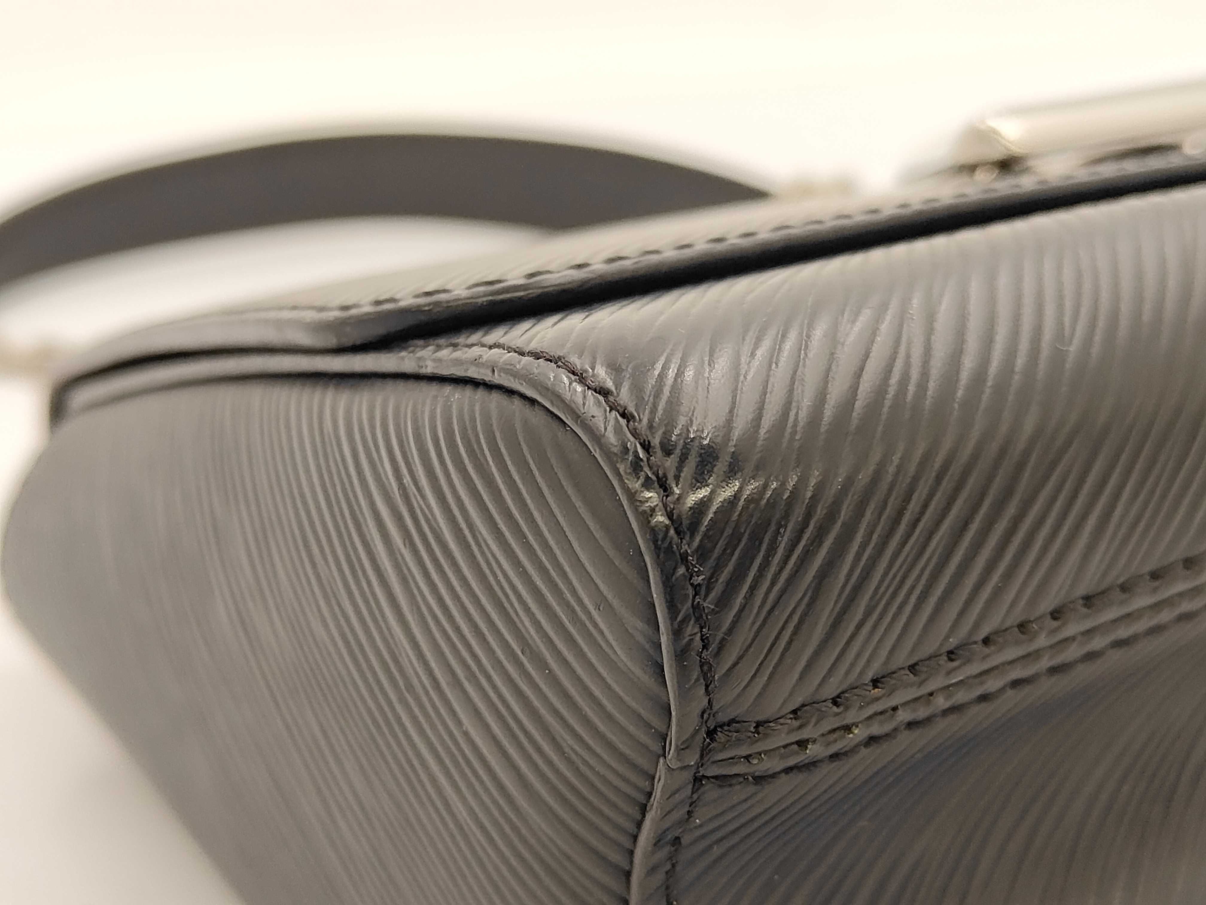 M50282 Twist MM Epi Noir Shoulder Bag — view 7