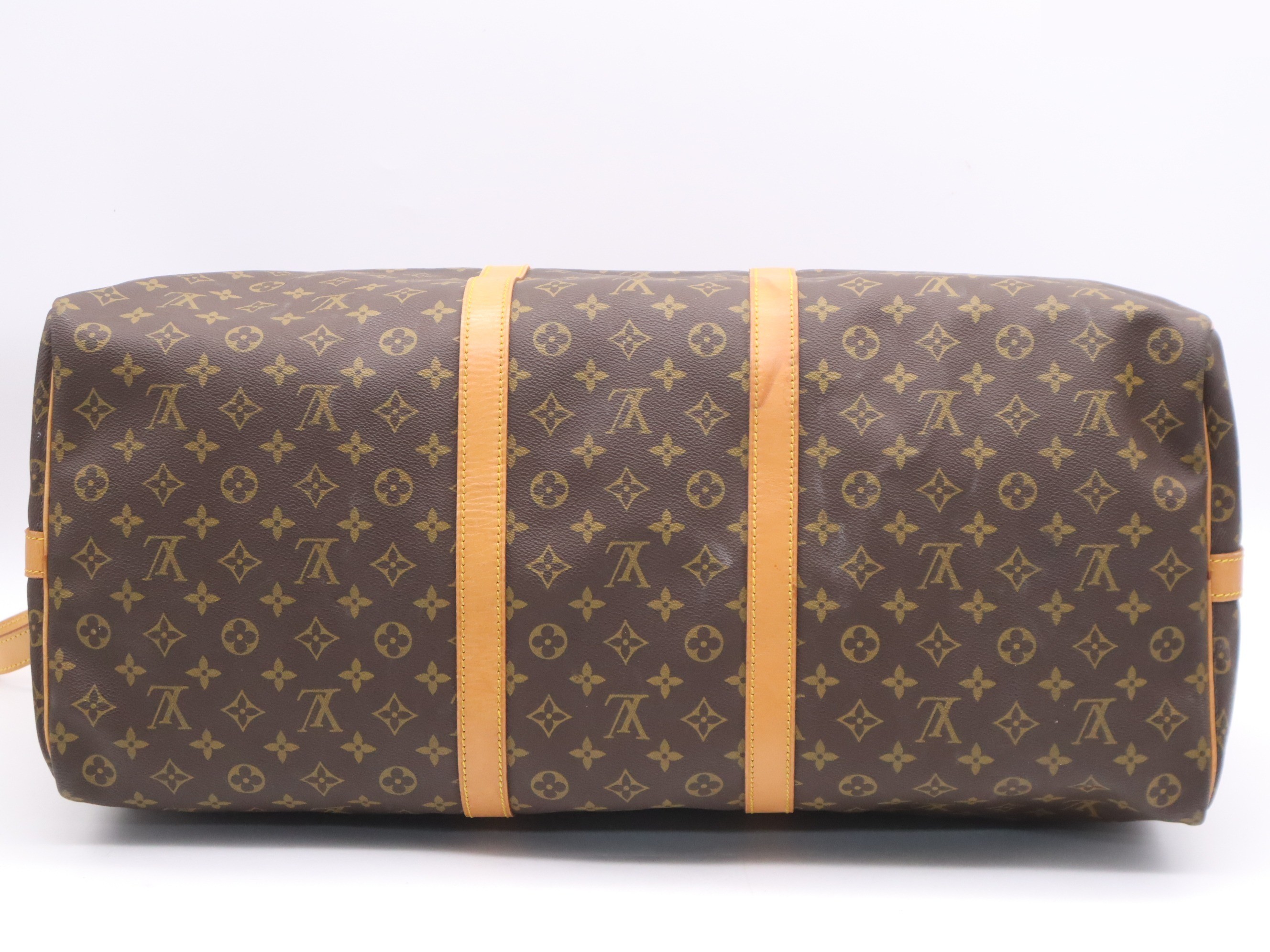 Keepall Bandoulière 60 with shoulder strap, name tag, and handle. — view 4