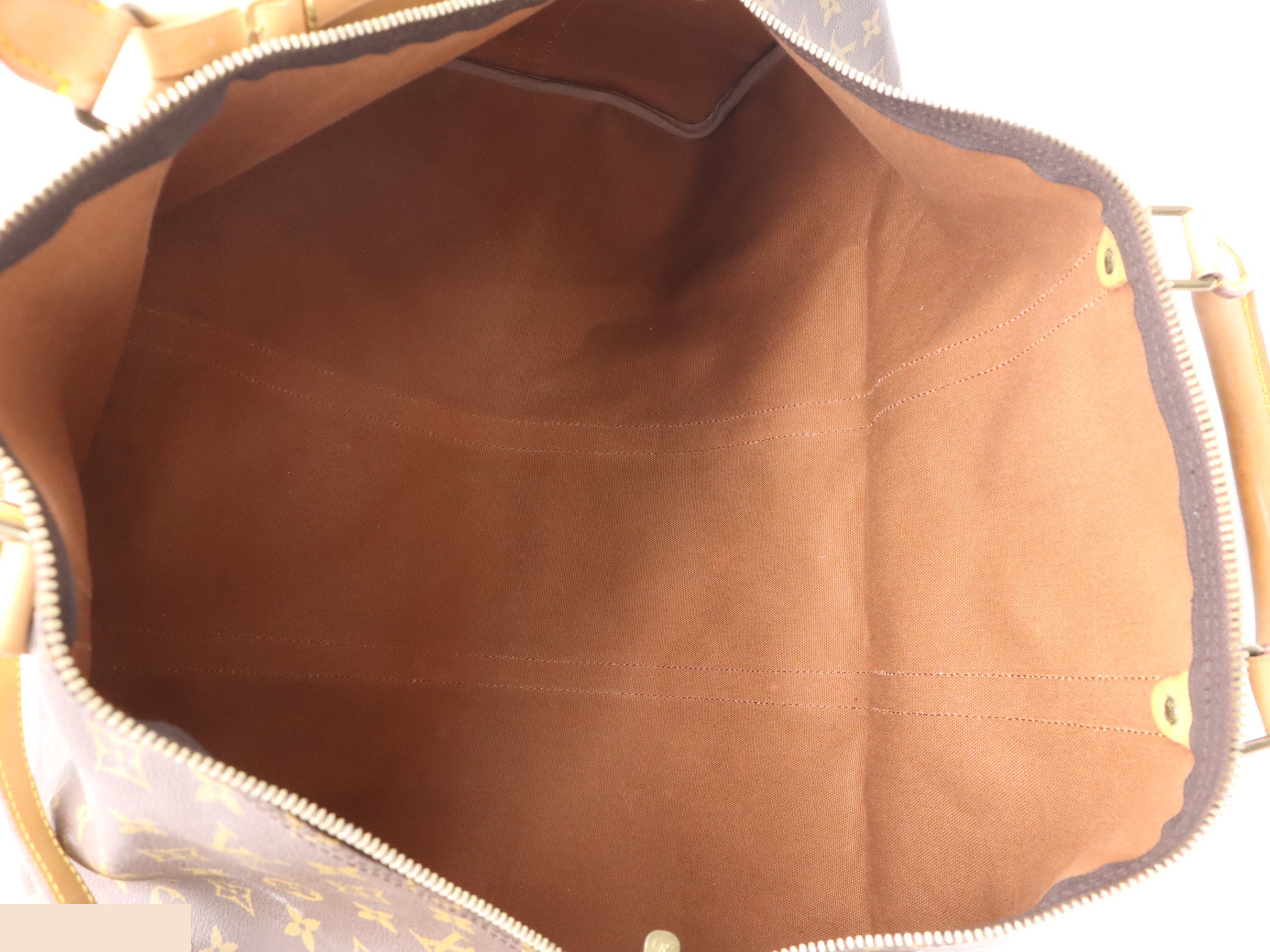 Keepall Bandoulière 60 with shoulder strap, name tag, and handle. — view 7