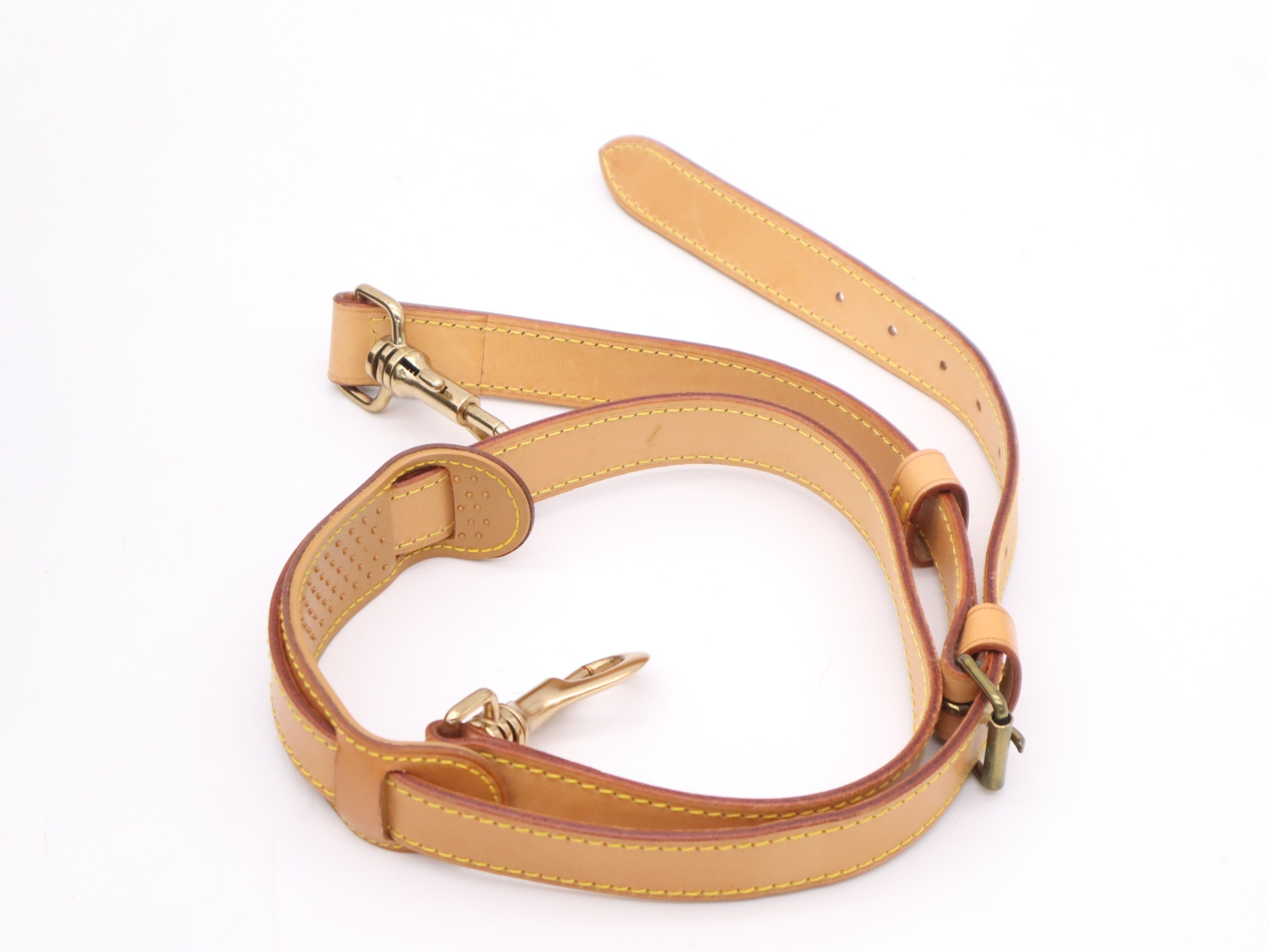 Keepall Bandoulière 60 with shoulder strap, name tag, and handle. — view 8