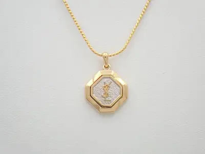 Cassandra necklace, with box, chain approximately 45cm.